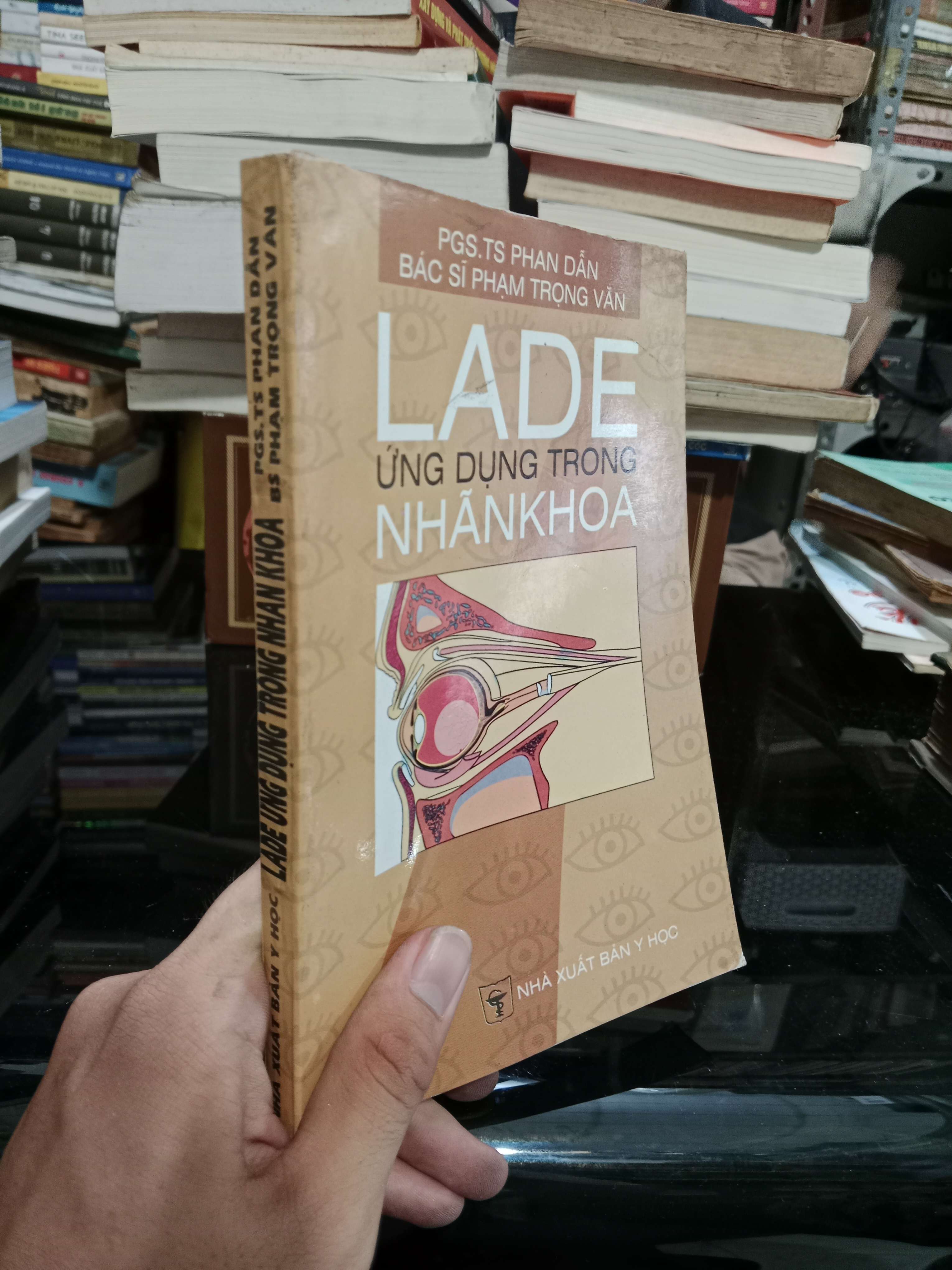 Lade ứng dụng trong nhãn khoa - Phan Dẫn, Phạm Trọng Văn 2000 mới 80% (Sách Y học - Sức khỏe - Thể thao) KSX