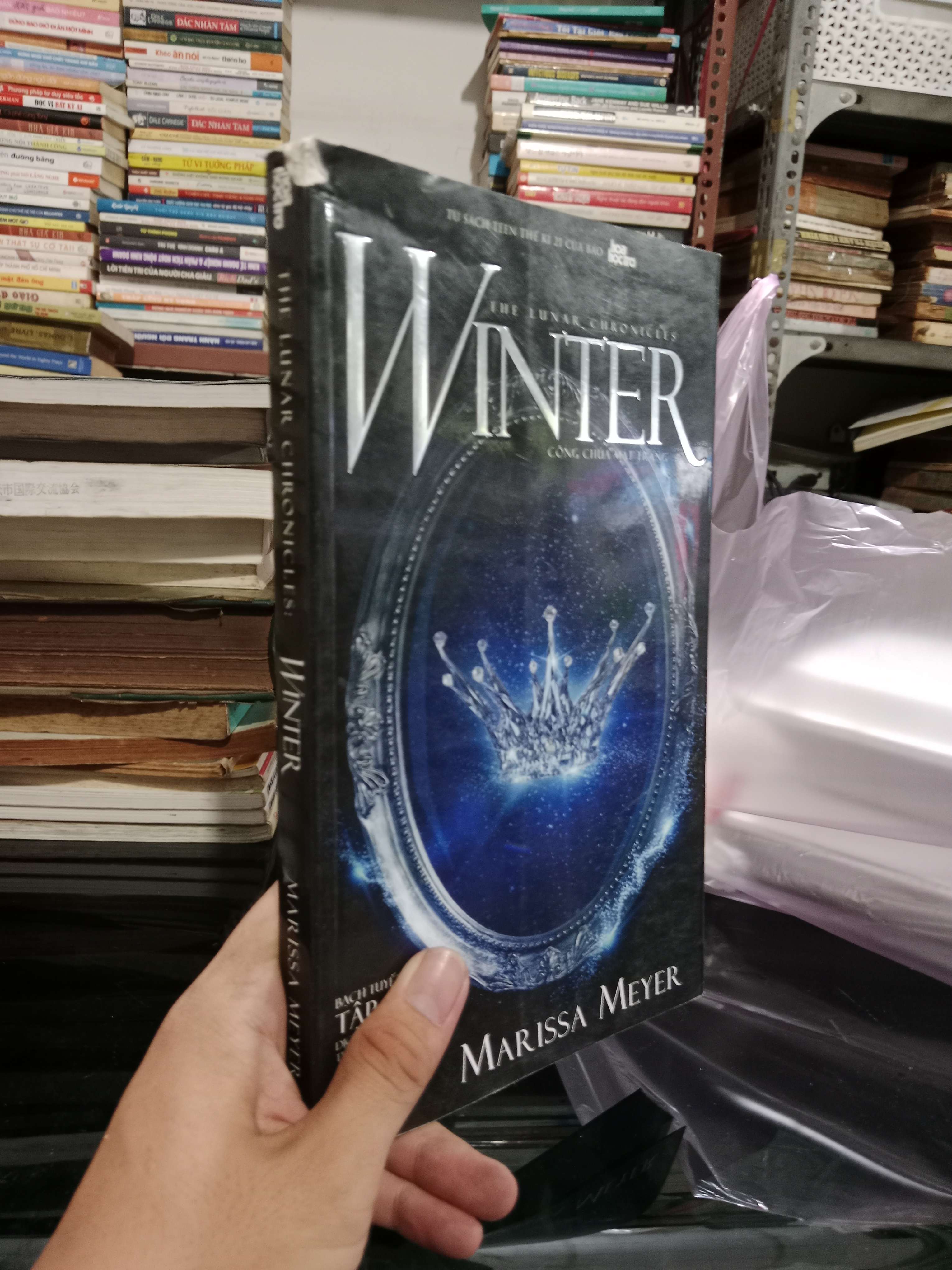 The lunar chronicles: Winter - Marissa Meyer 2016 mới 70%, tróc gáy (Sách ngoại) KSX