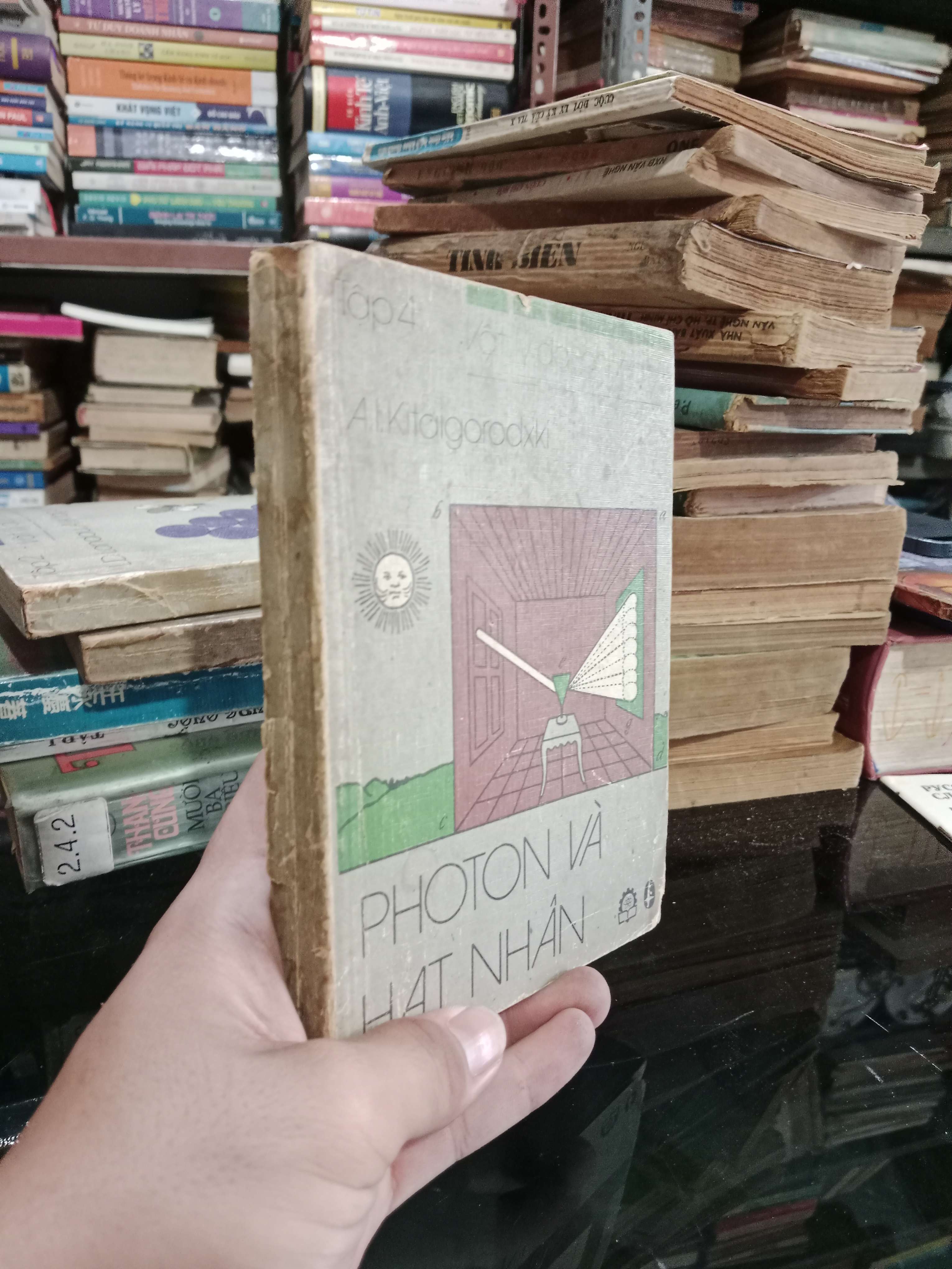 Photon và hạt nhân 1984 mới 70%, có chữ (Giáo trình đại học - cao đẳng) KSX