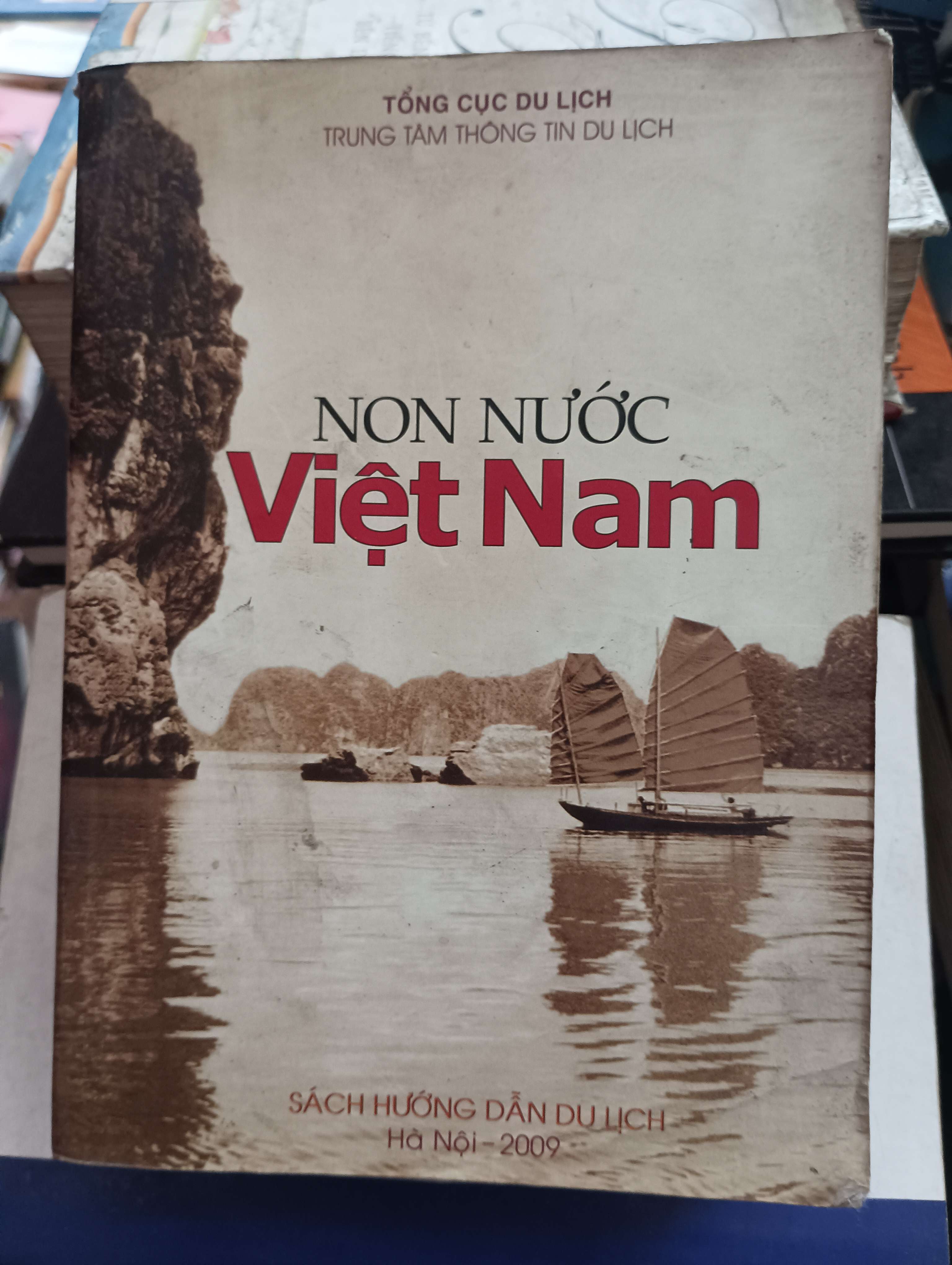Non nước Việt Nam 2009 Mới 80% (Sách kiến thức tổng hợp) OKB-K8T4