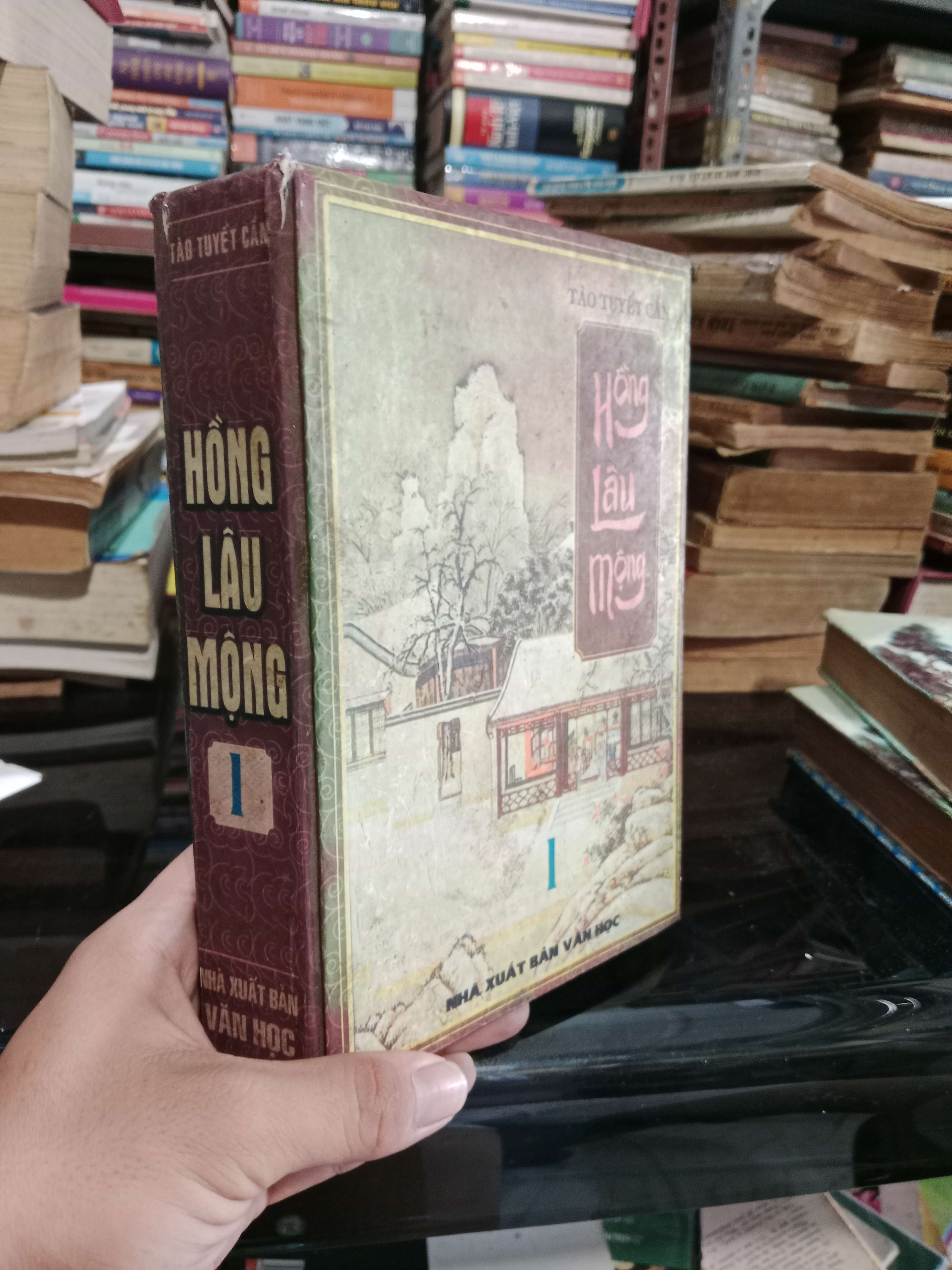 Hồng lâu mộng tập 1 - Tào Tuyết Cần 1999 bìa cứng mới 60%, có vệt nước, bị ẩm (Sách văn học) KSX