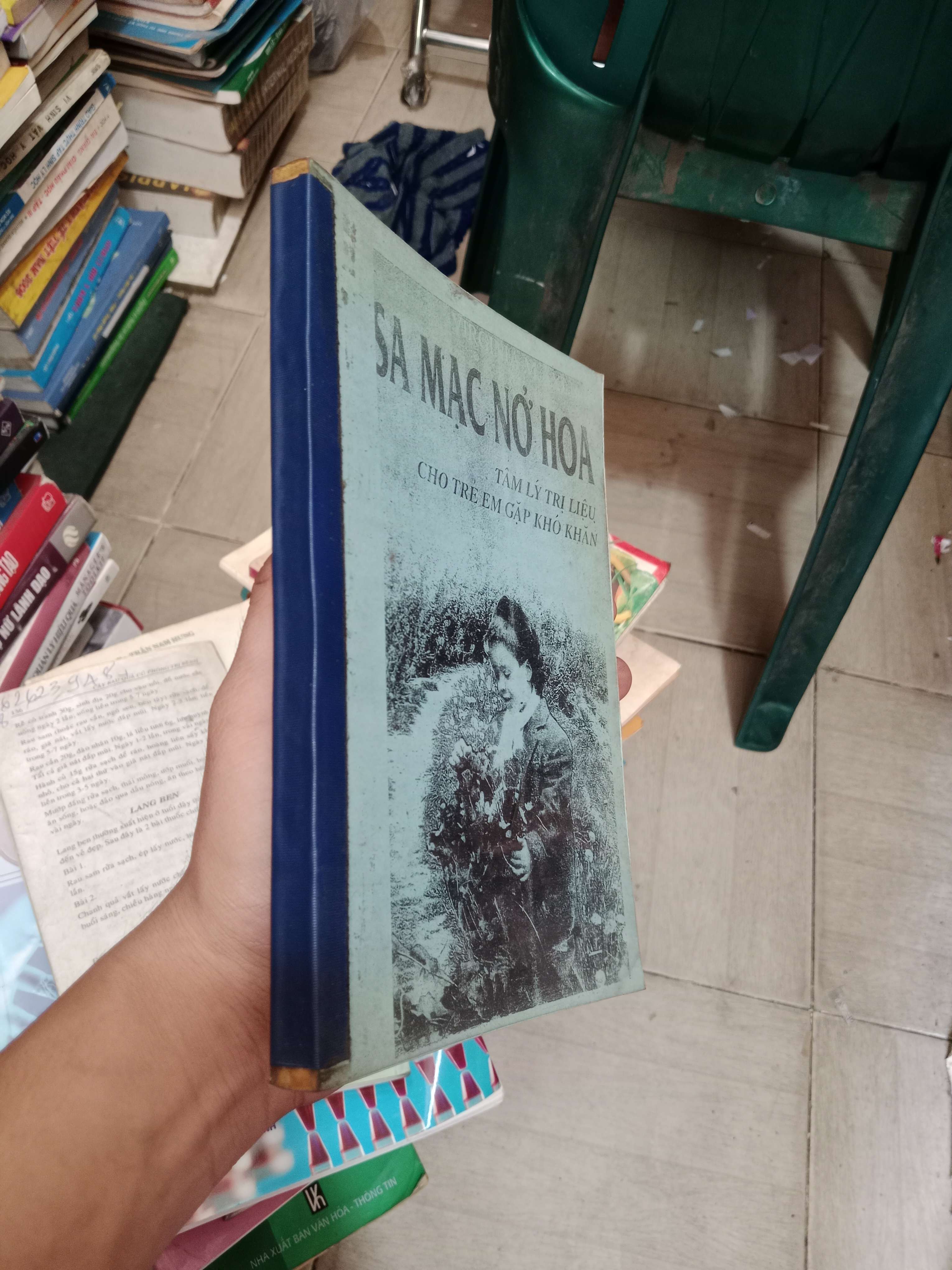 Sa mạc nở hoa: Tâm lý trị liệu cho trẻ em gặp khó khăn (Sách photo) 1994 Sách In (Sách tâm lý học - giới tính) OKB-K4T2