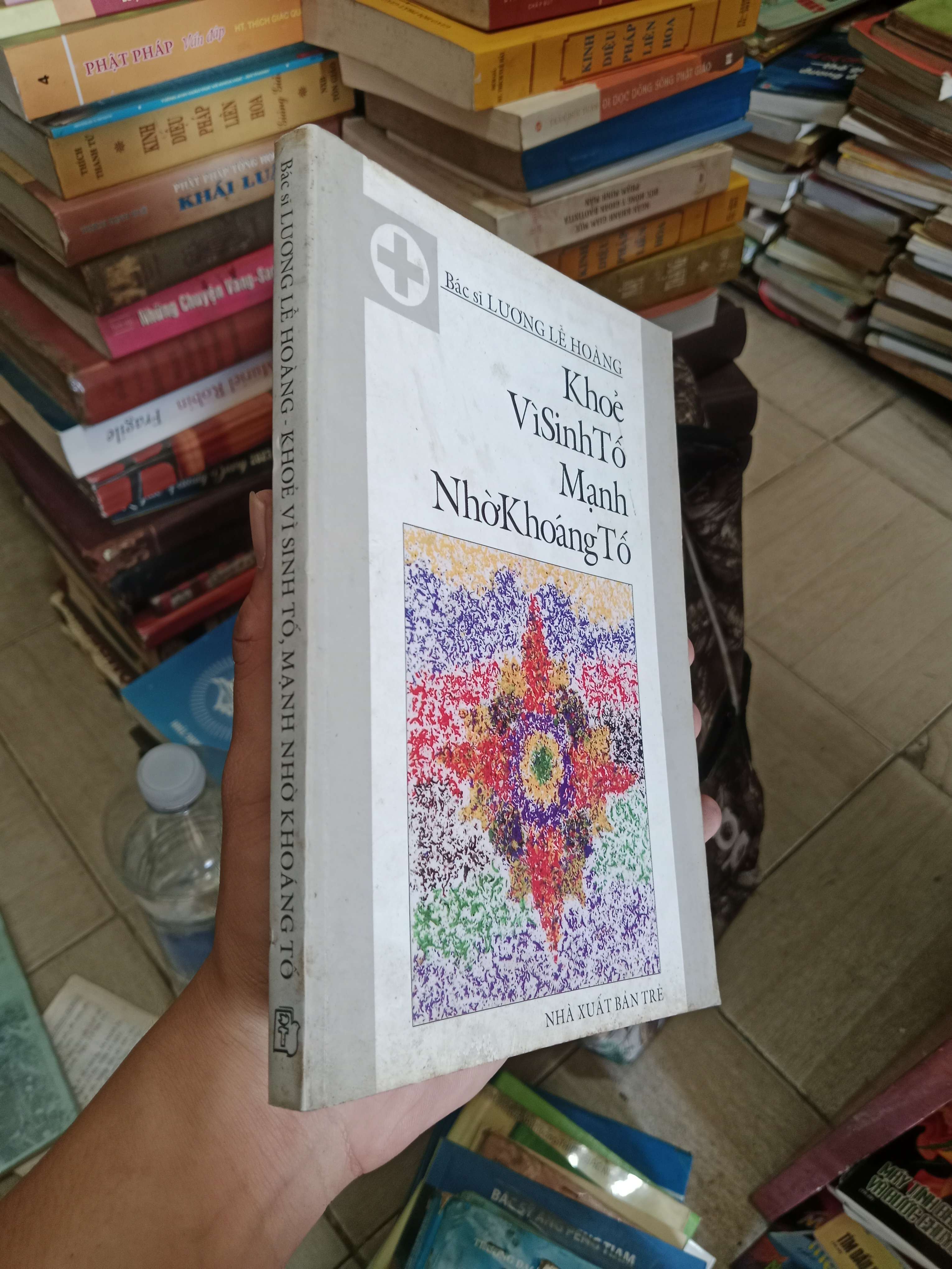Khỏe vì sinh tố, mạnh nhờ khoáng tố - Bác sĩ Lương Lê Hoàng 2004 Mới 80% (Sách kiến thức tổng hợp) OKB-K4T2