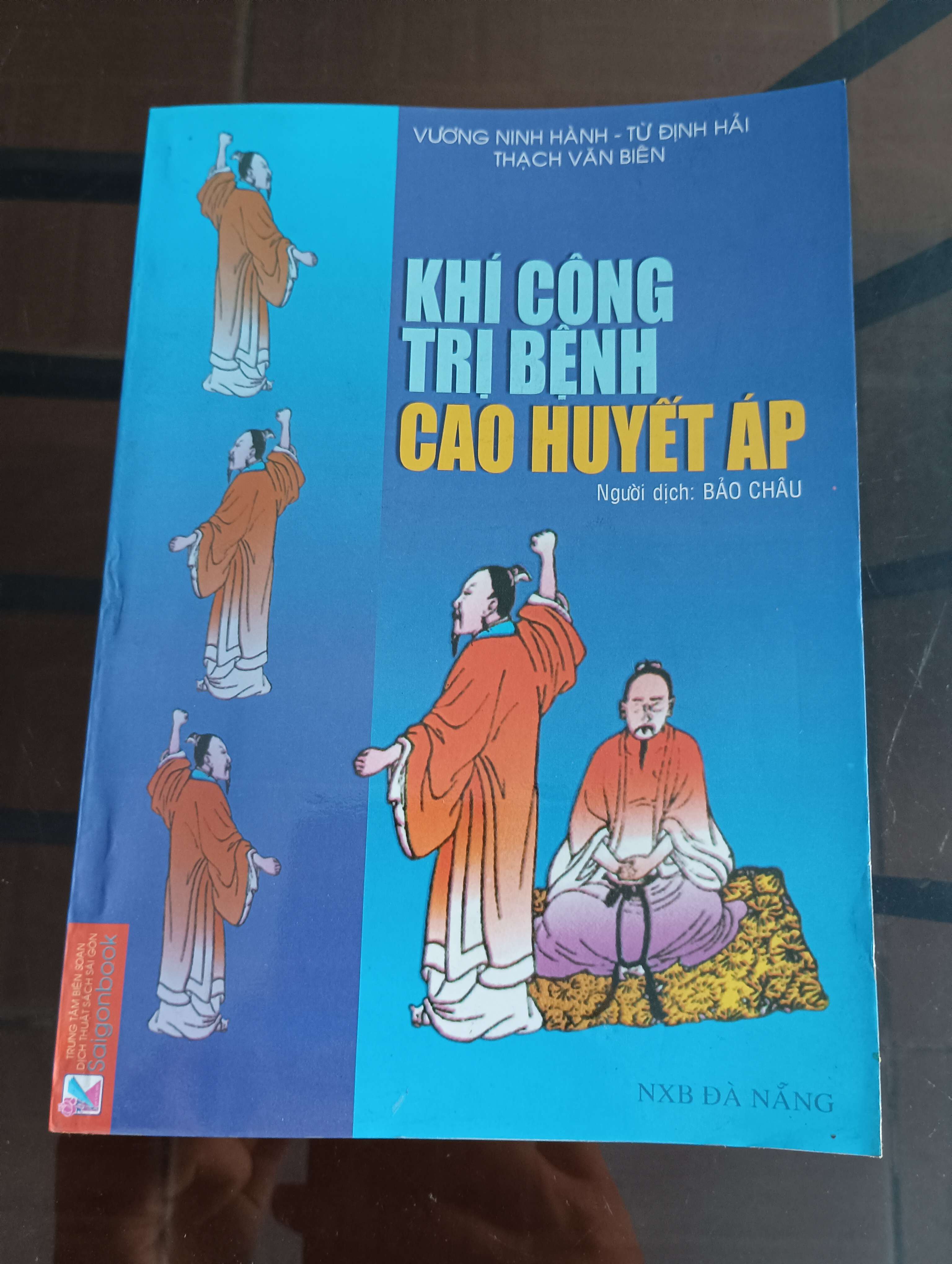 Khí công trị bệnh cao huyết áp - Vương Ninh Hành - Tử Định Hải - Thạch Văn Biên 2007 (Sách Y học - Sức khỏe - Thể thao) VAVO
