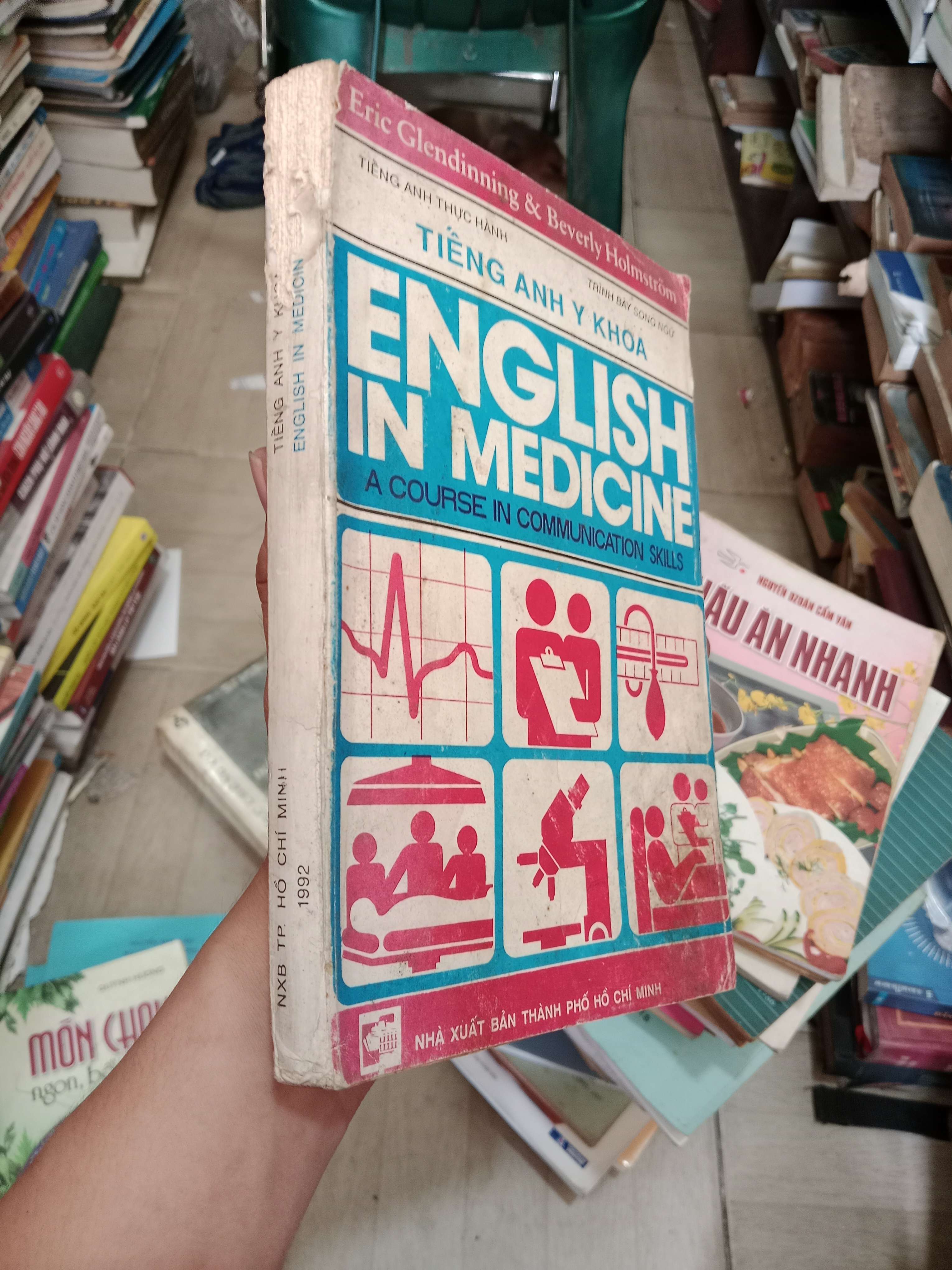 English in Medicine - A Course in Communication Skills (Tiếng Anh y khoa) - Eric Glendinning & Beverly Holmström 1992 Mới 70%, gáy xấu (Sách học ngoại ngữ) OKB-K4T2