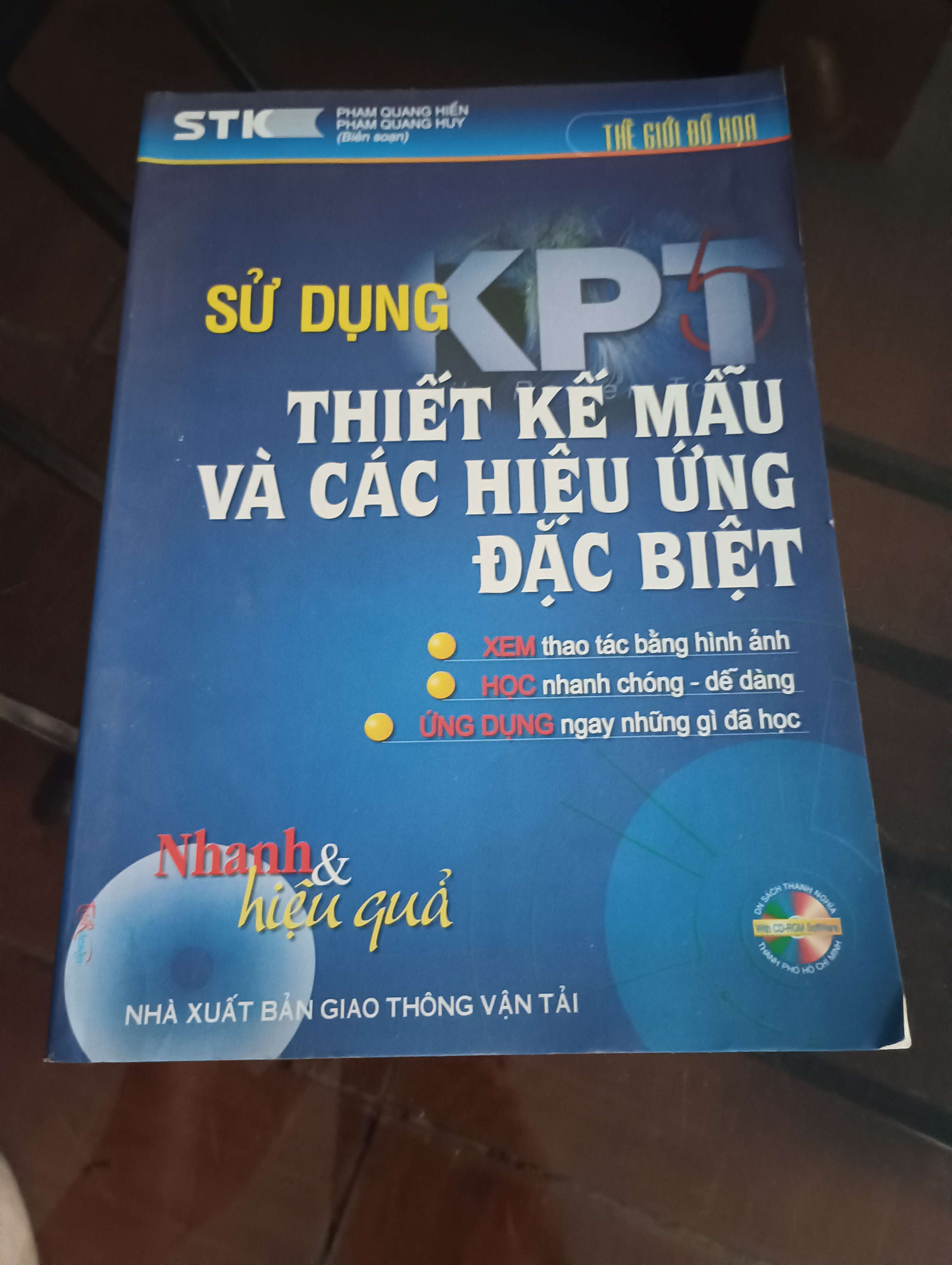 Sử dụng thiết kế mẫu và các hiệu ứng đặc biệt (Thế giới đồ họa) - Phạm Quang Hiển, Phạm Quang Huy 2003 (Sách giáo khoa - giáo trình) VAVO