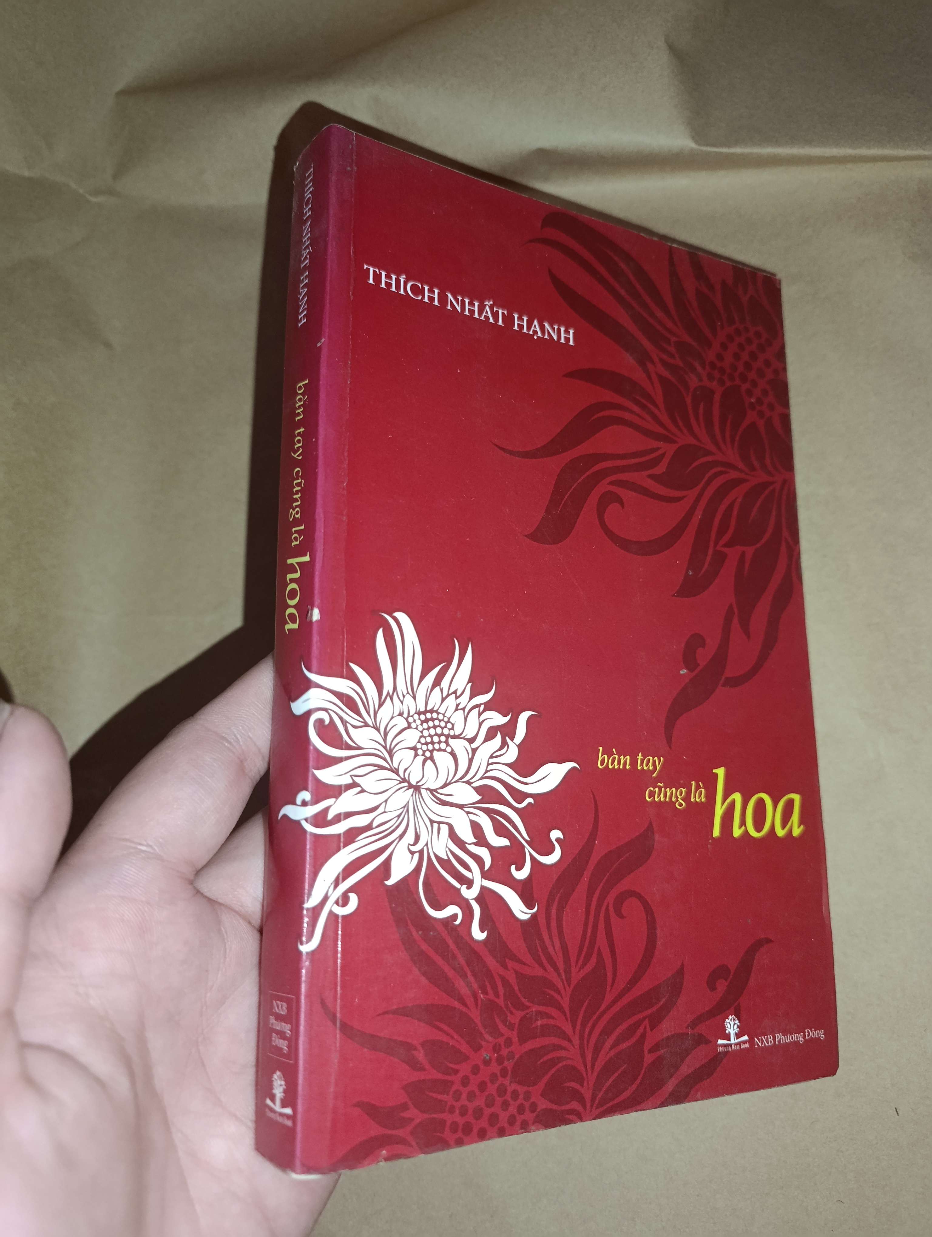 Bàn tay cũng là hoa-Thích Nhất Hạnh 2010 Mới 80%. bị ố vàng (Phật giáo) GZB