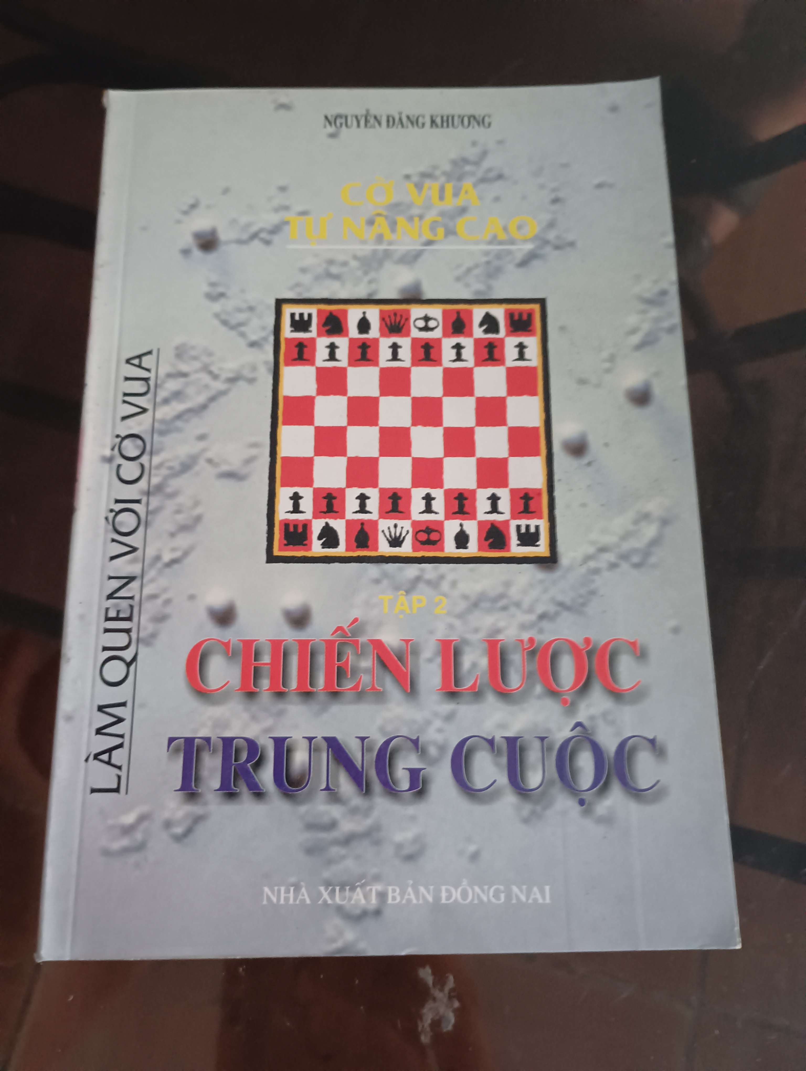 Cờ vua từ nâng cao - Tập 2: Chiến lược trung cuộc (Làm quen với cờ vua) - Nguyễn Đăng Khương 2000 (Sách kiến thức tổng hợp) VAVO