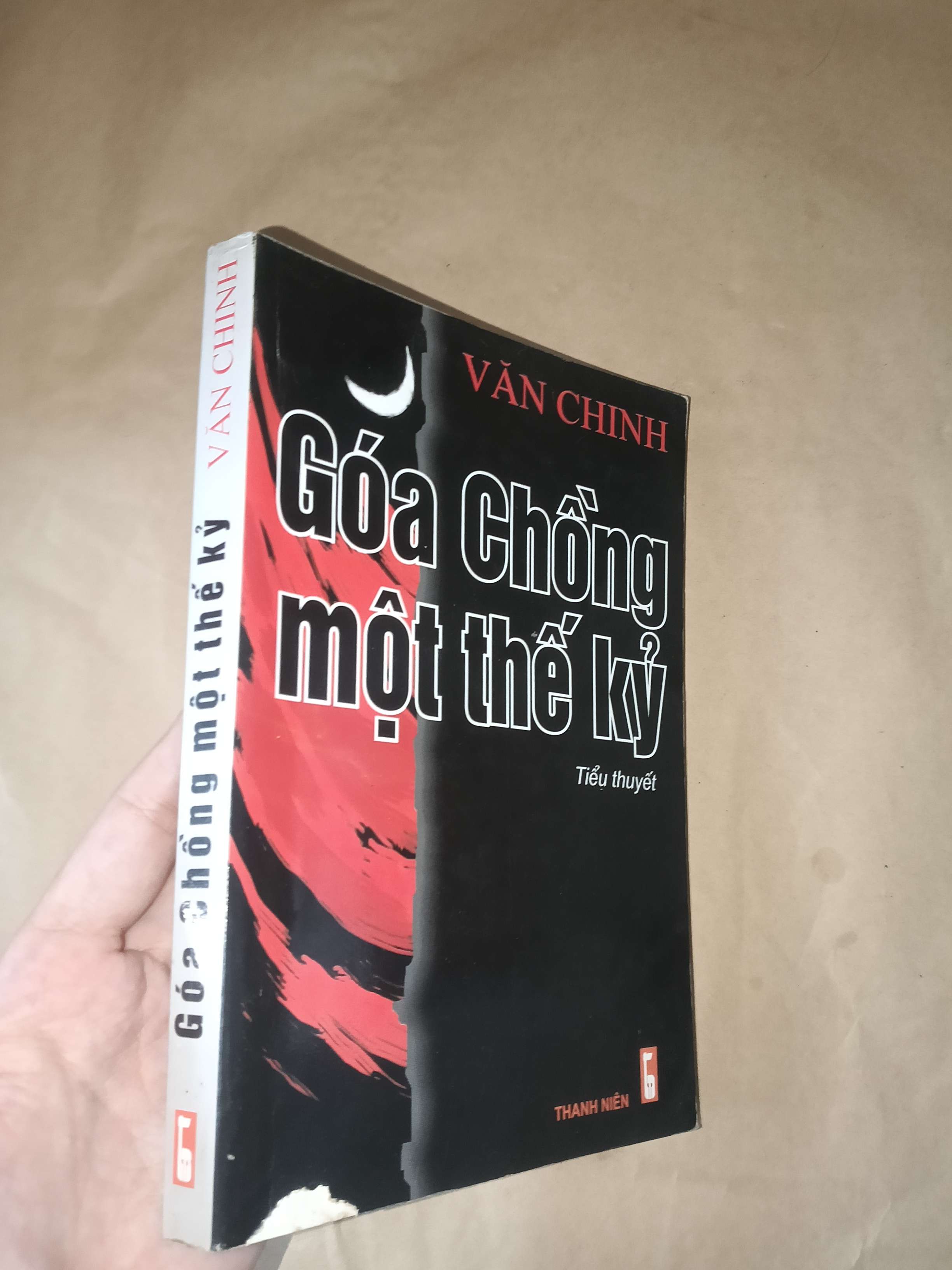 Goá chồng một thế kỷ- Văn Chinh 2006 mới 70% có rách nhẹ bìa, dơ , ố vàng nhẹ (Tiểu Thuyết) GZB