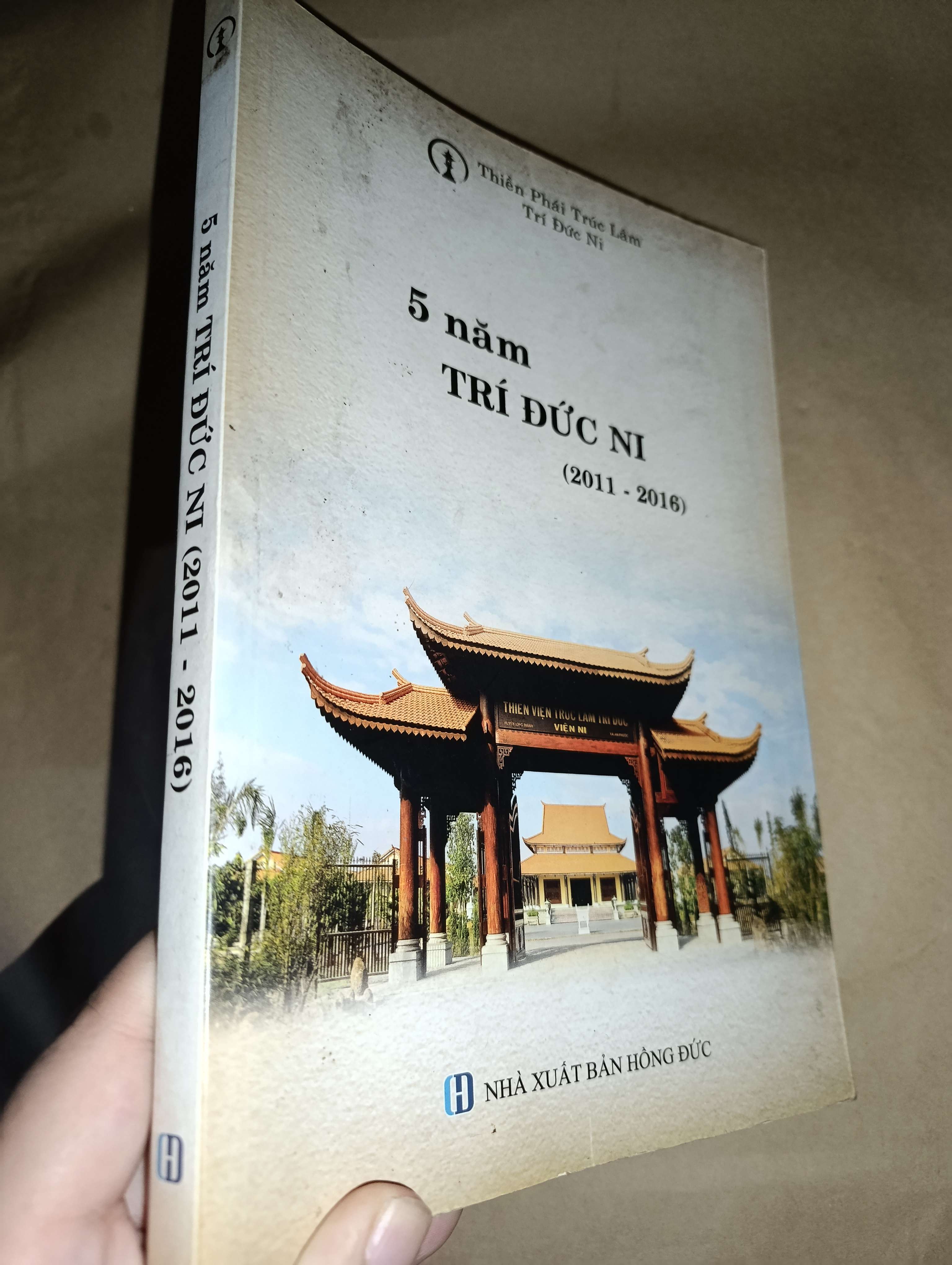 5 năm Trí Đức Ni - thiền phái Trúc Lâm Trí Đức Ni 2016 Mới 80% (Sách tôn giáo - tâm linh) GZB