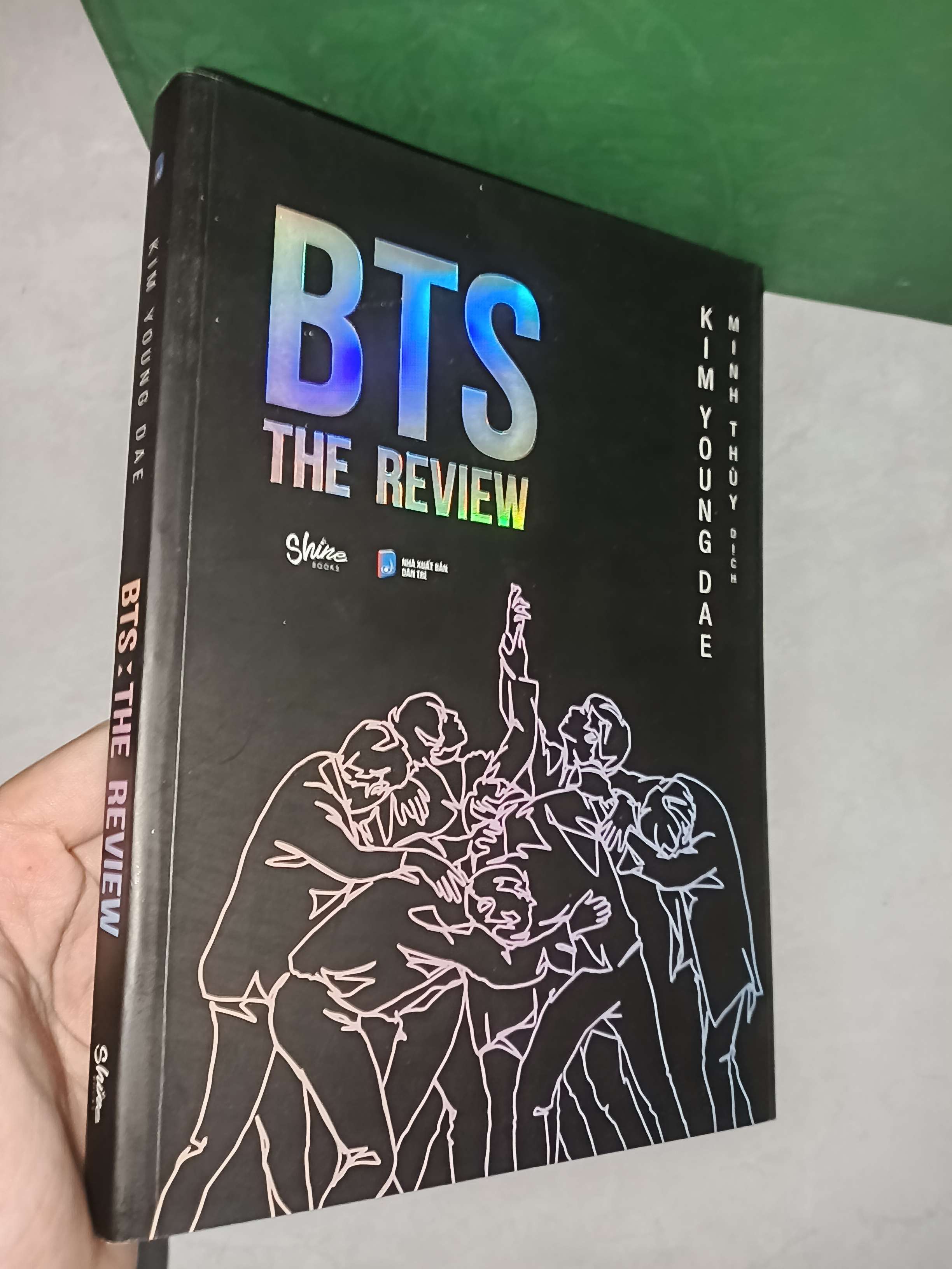 BTS The Review - Kim young dae 2019 mới 90% (Tác phẩm kinh điển) GZB