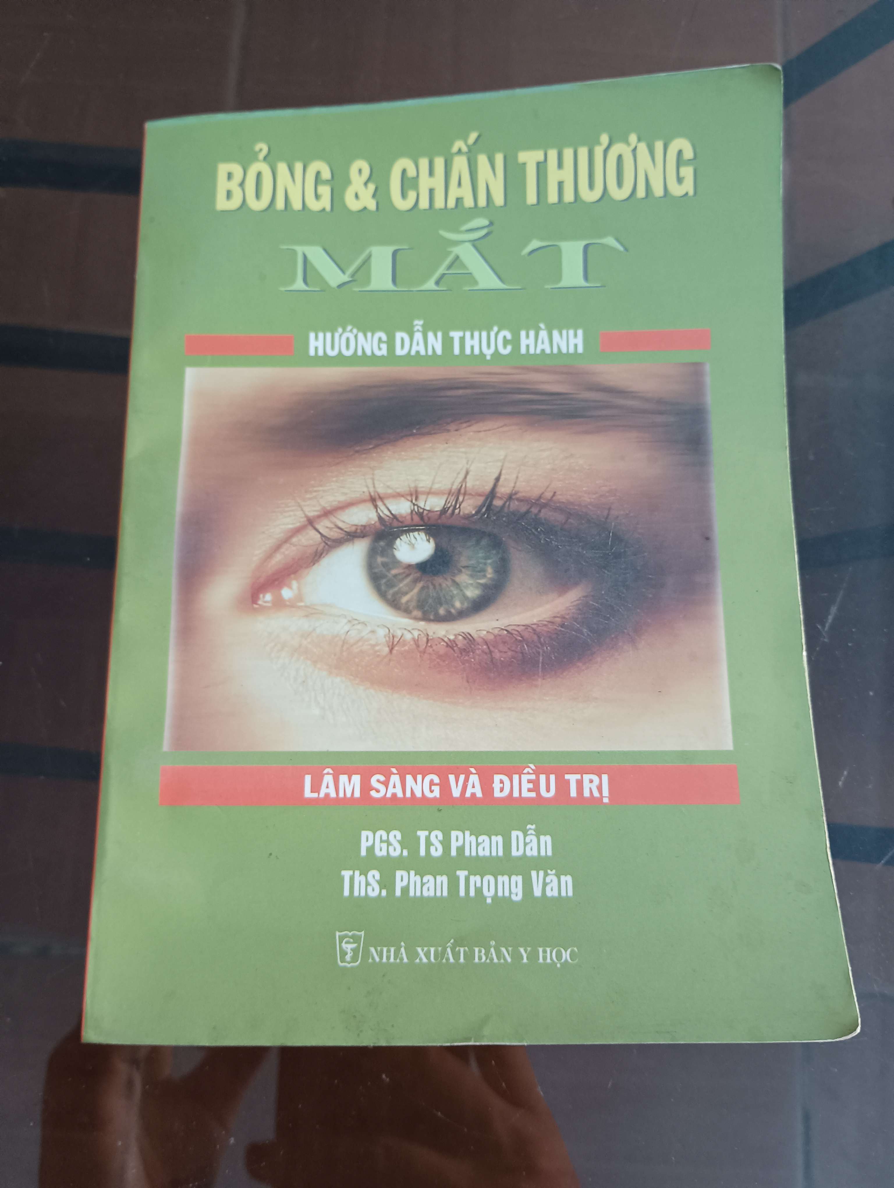 Bỏng & chấn thương mắt - Hướng dẫn thực hành lâm sàng và điều trị - PGS. TS Phan Dẫn, ThS. Phan Trọng Văn 2004 (Sách Y học - Sức khỏe - Thể thao) VAVO
