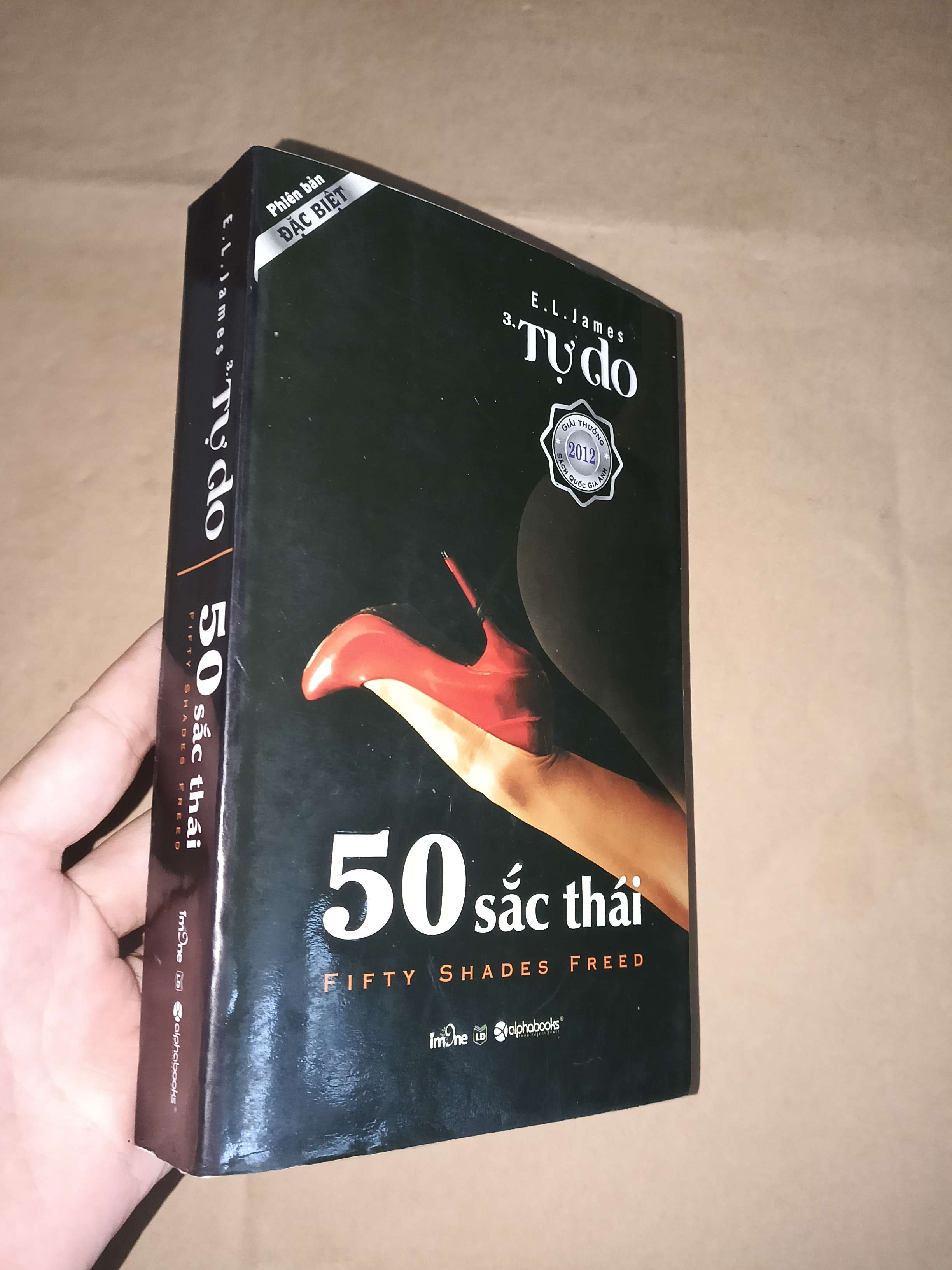 50 sắc thái Tự do - E.L. James 2013 mới 80% (Sách văn học) GZB