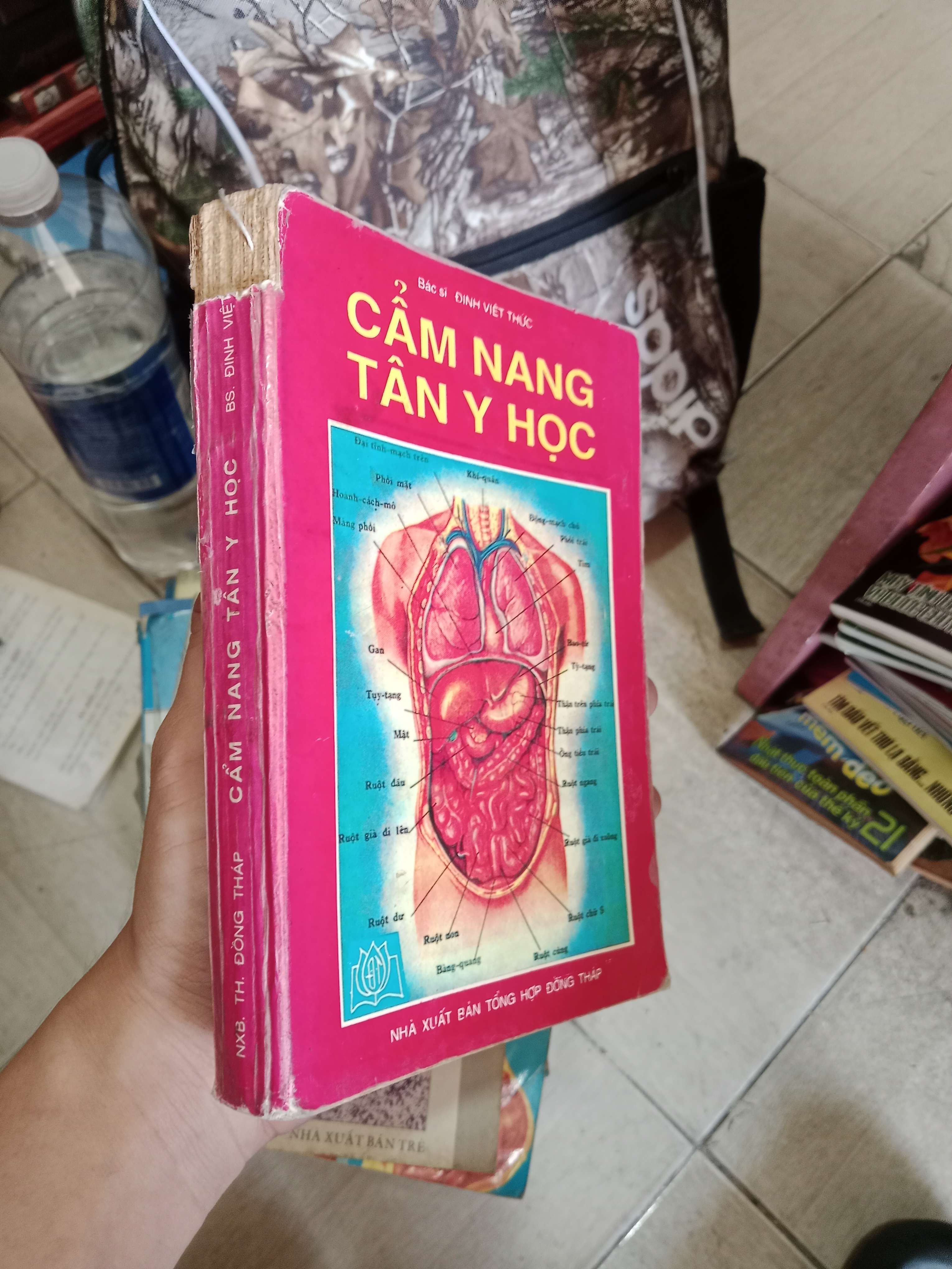 Cẩm nang tân y học - Bác sĩ Đinh Việt Thức 1994 Mới 70%, gáy xấu (Sách Y học - Sức khỏe - Thể thao) OKB-K4T2