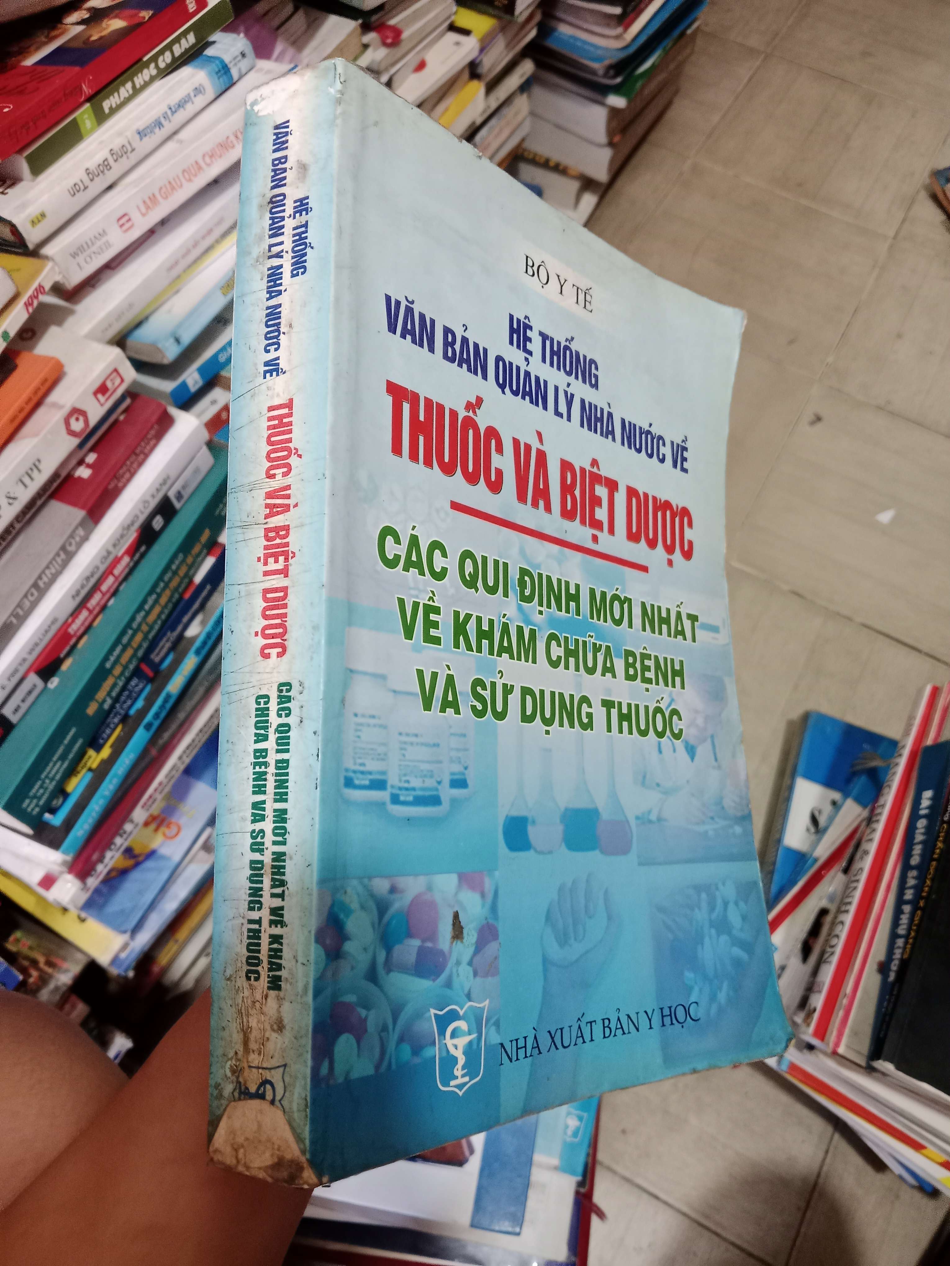 Hệ Thống Văn Bản Quản Lý Nhà Nước Về Thuốc Và Biệt Dược: Các Qui Định Mới Nhất Về Khám Chữa Bệnh Và Sử Dụng Thuốc 2008 Mới 80% (Sách Y học - Sức khỏe - Thể thao) OKB-K4T1