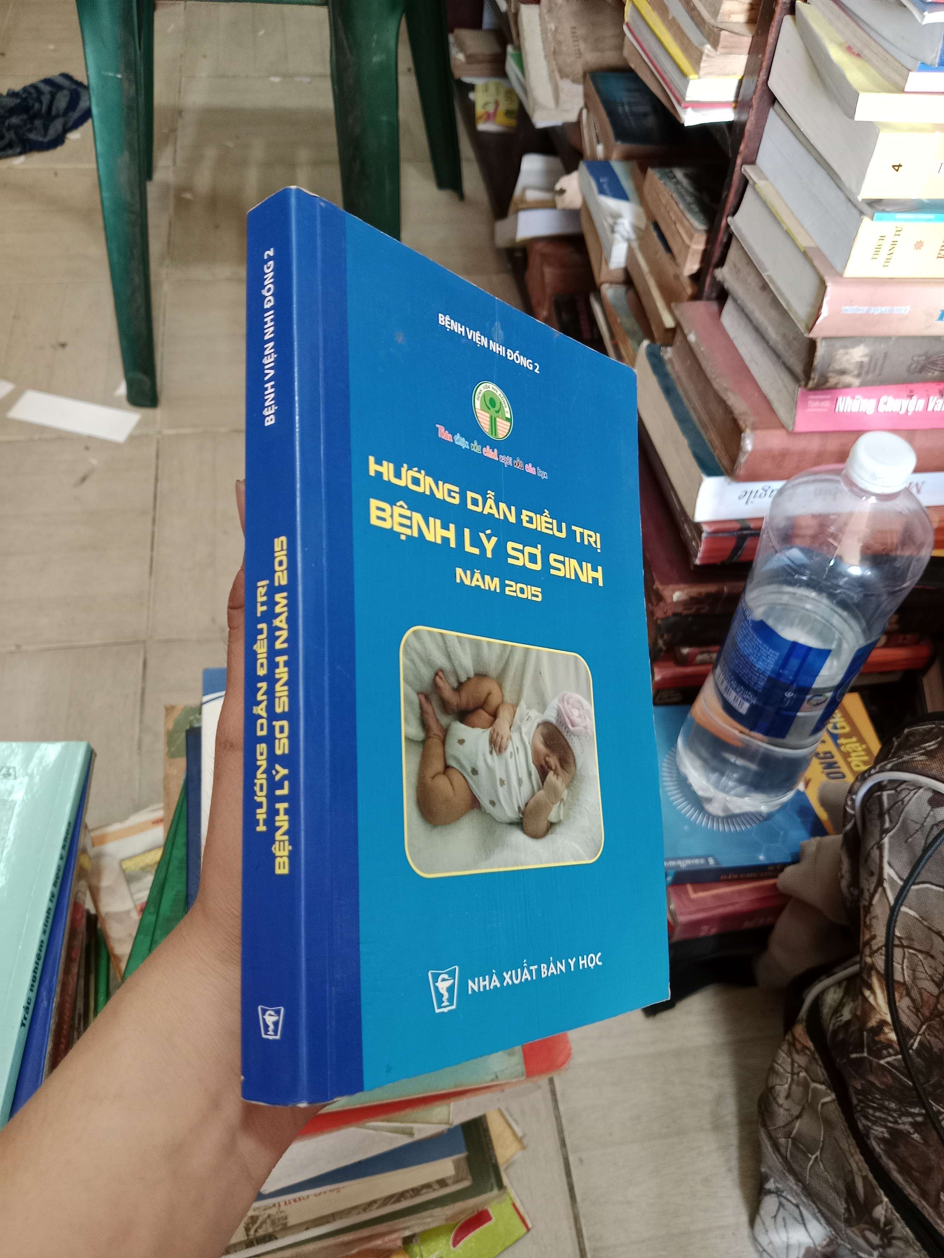 Hướng dẫn điều trị bệnh lý sơ sinh năm 2015 2015 Mới 80% (Sách Y học - Sức khỏe - Thể thao) OKB-K4T3
