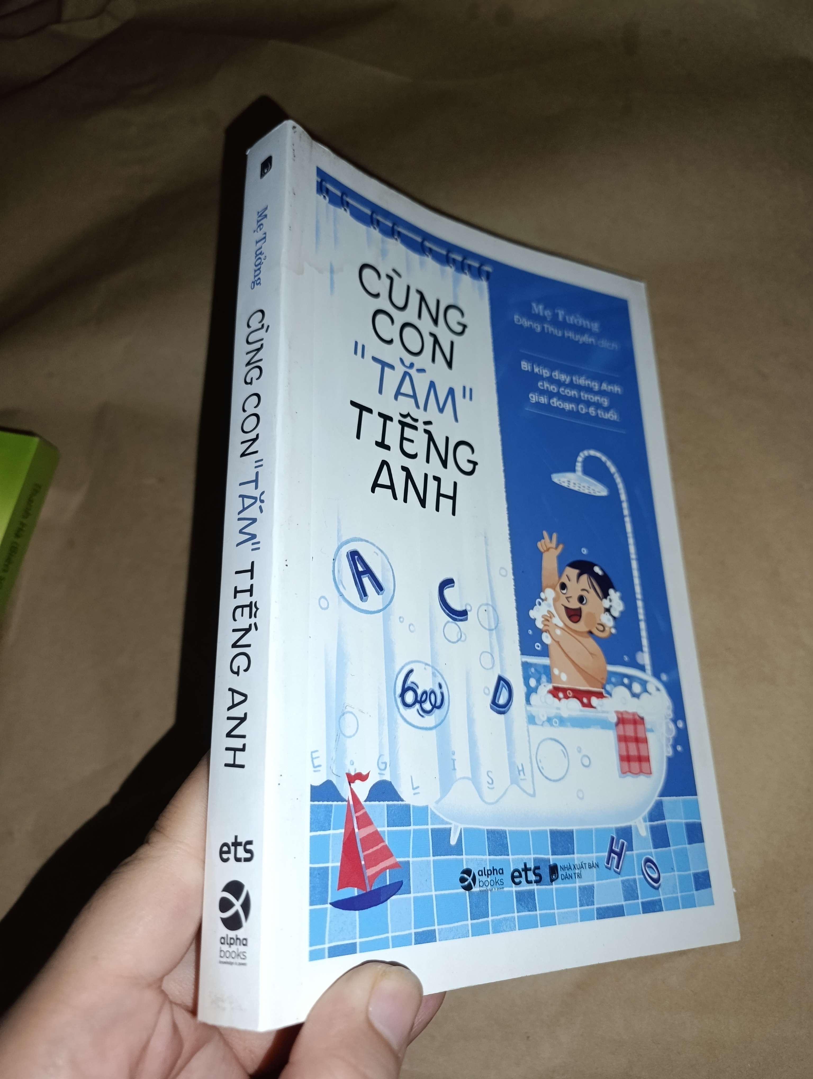 Cùng con