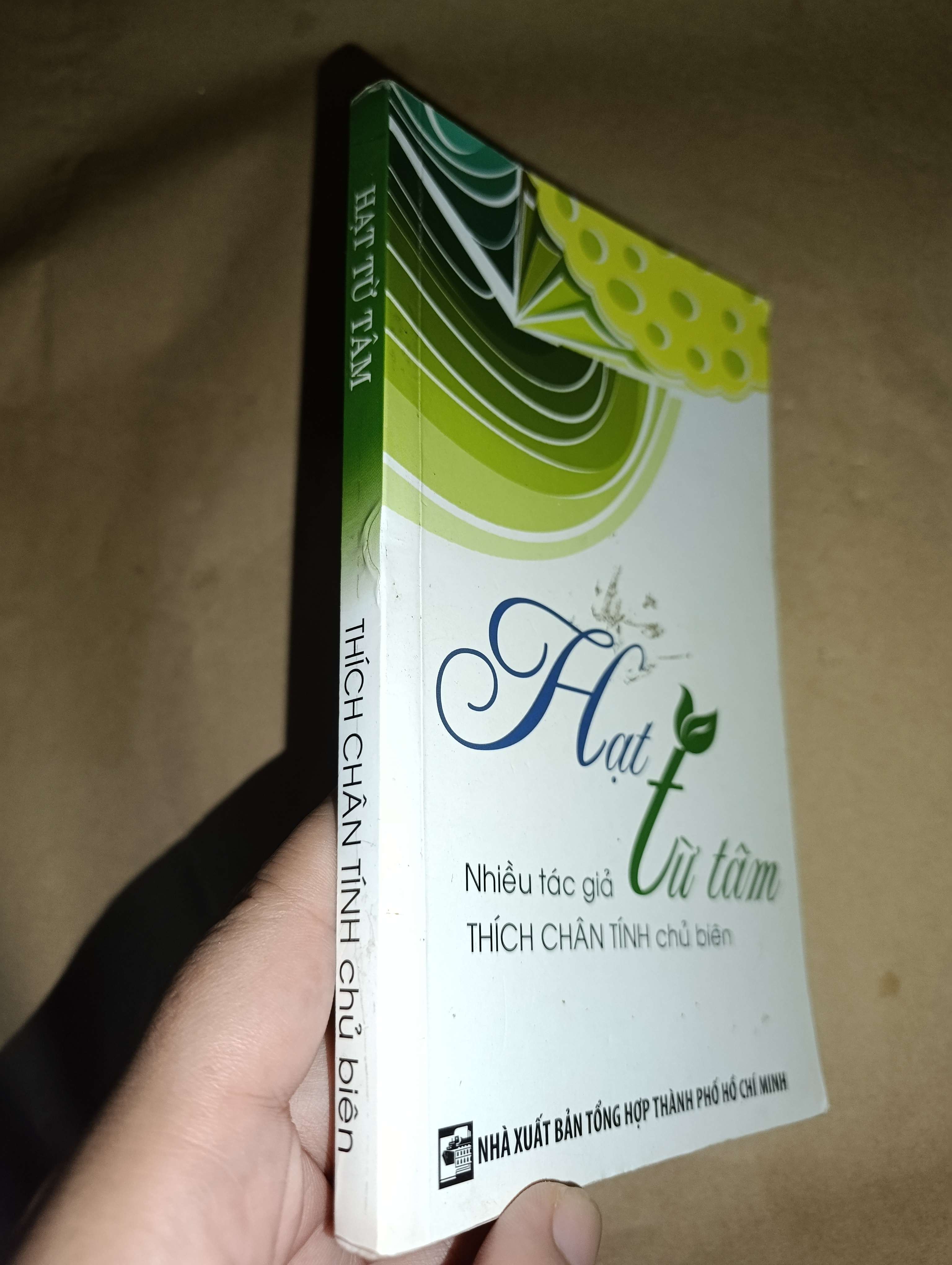 Hạt từ tâm - Thích Chân Tính 2012 mới 70% có mộc (Sách tôn giáo - tâm linh) GZB