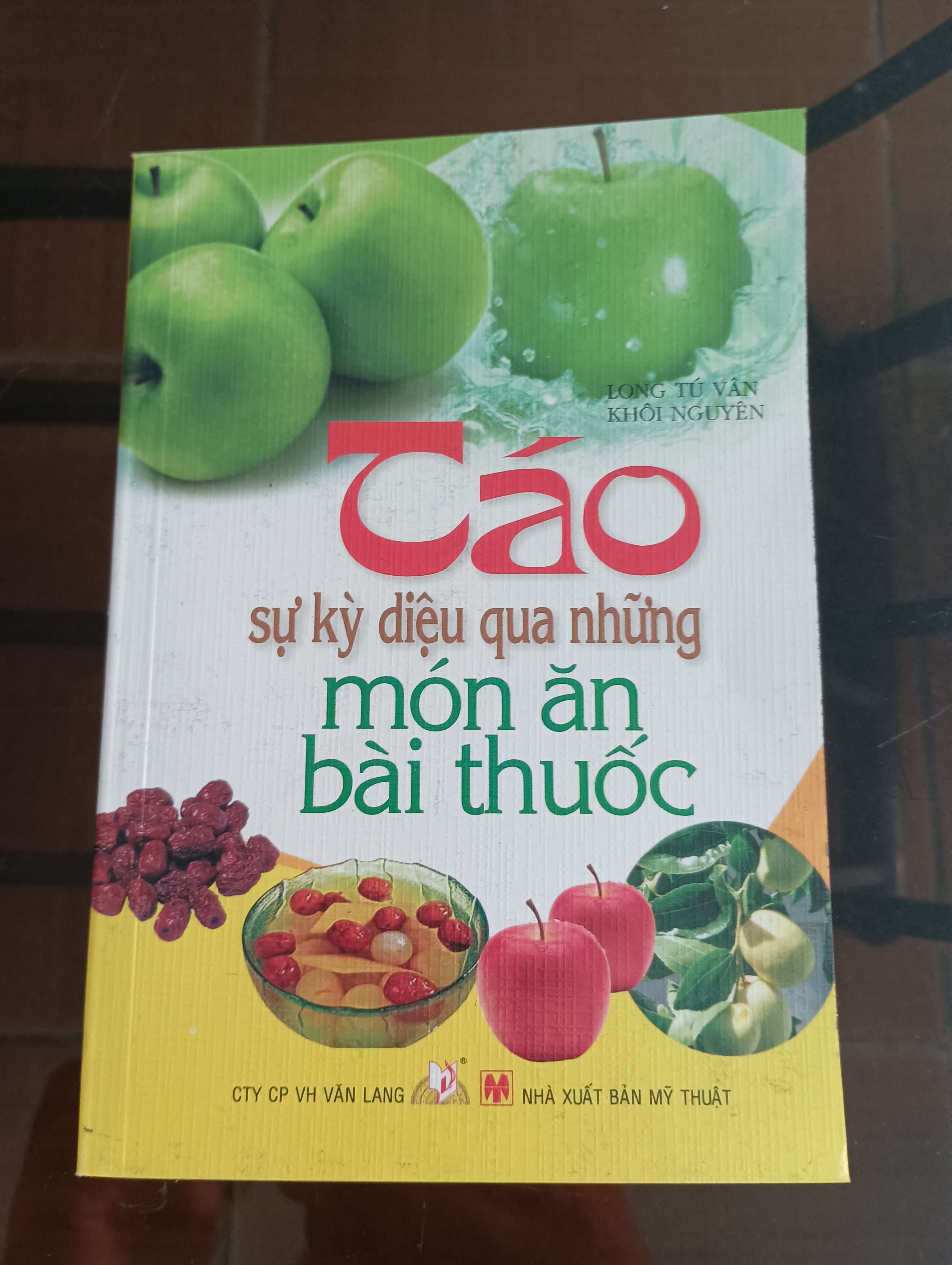 Táo - Sự kỳ diệu qua những món ăn bài thuốc (Long Tú Vân, Khôi Nguyên) 2009 (Sách kiến thức tổng hợp) VAVO