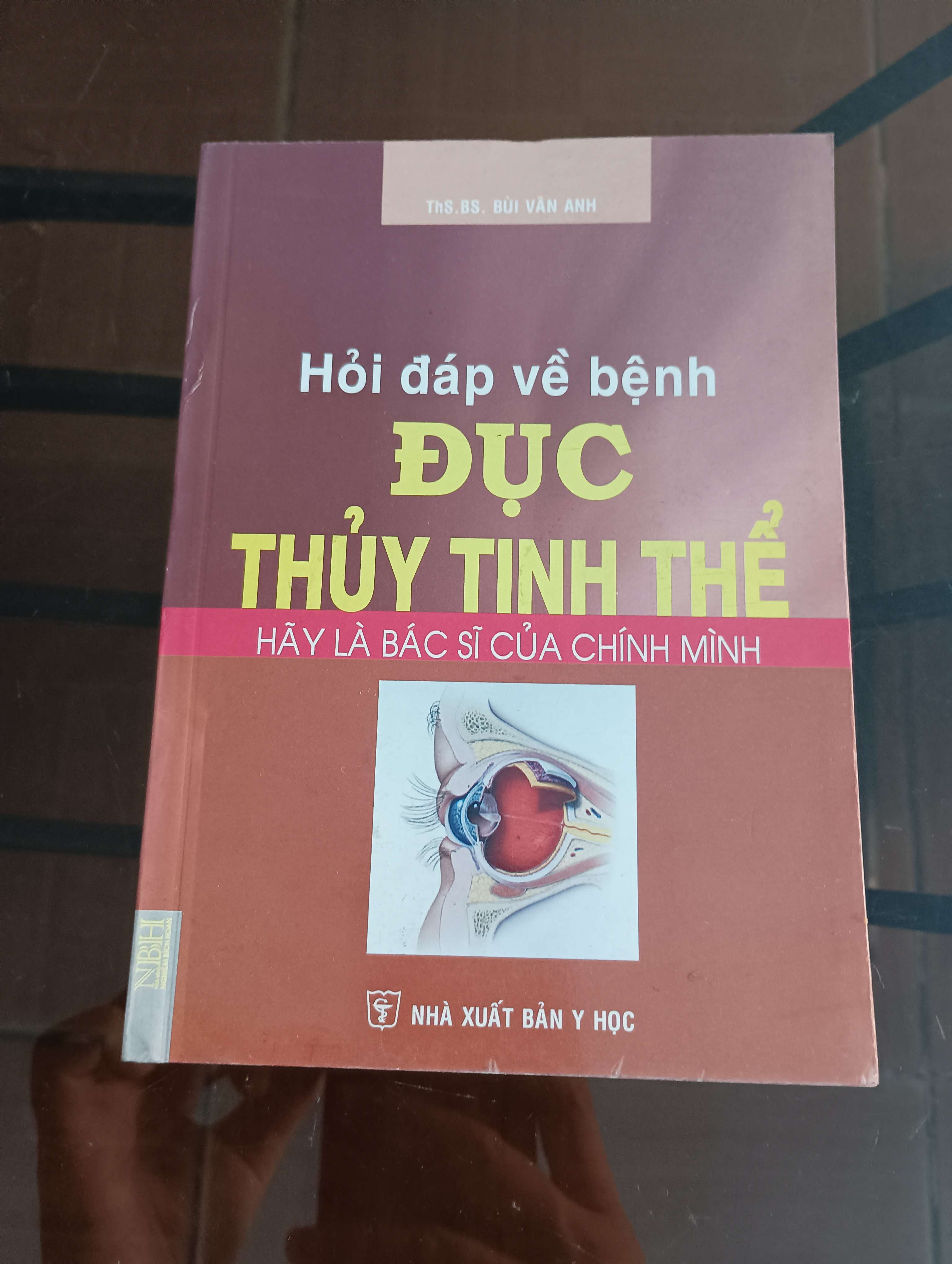 Hỏi đáp về bệnh đục thủy tinh thể - Hãy là bác sĩ của chính mình - ThS. BS. Bùi Văn Anh 2009 (Sách Y học - Sức khỏe - Thể thao) VAVO