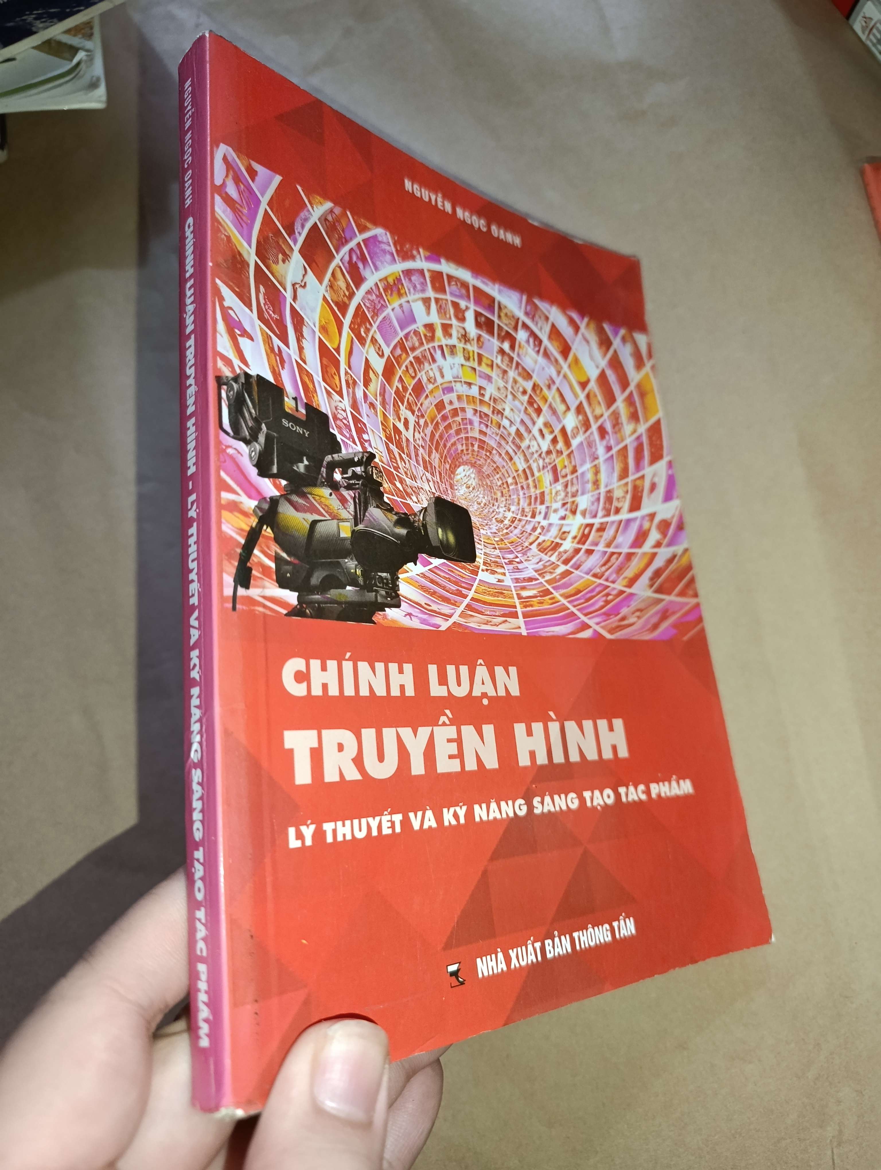 Chính luận truyền hình-Nguyễn Ngọc Oanh 2015 Mới 80% (Sách giáo khoa - giáo trình) GZB