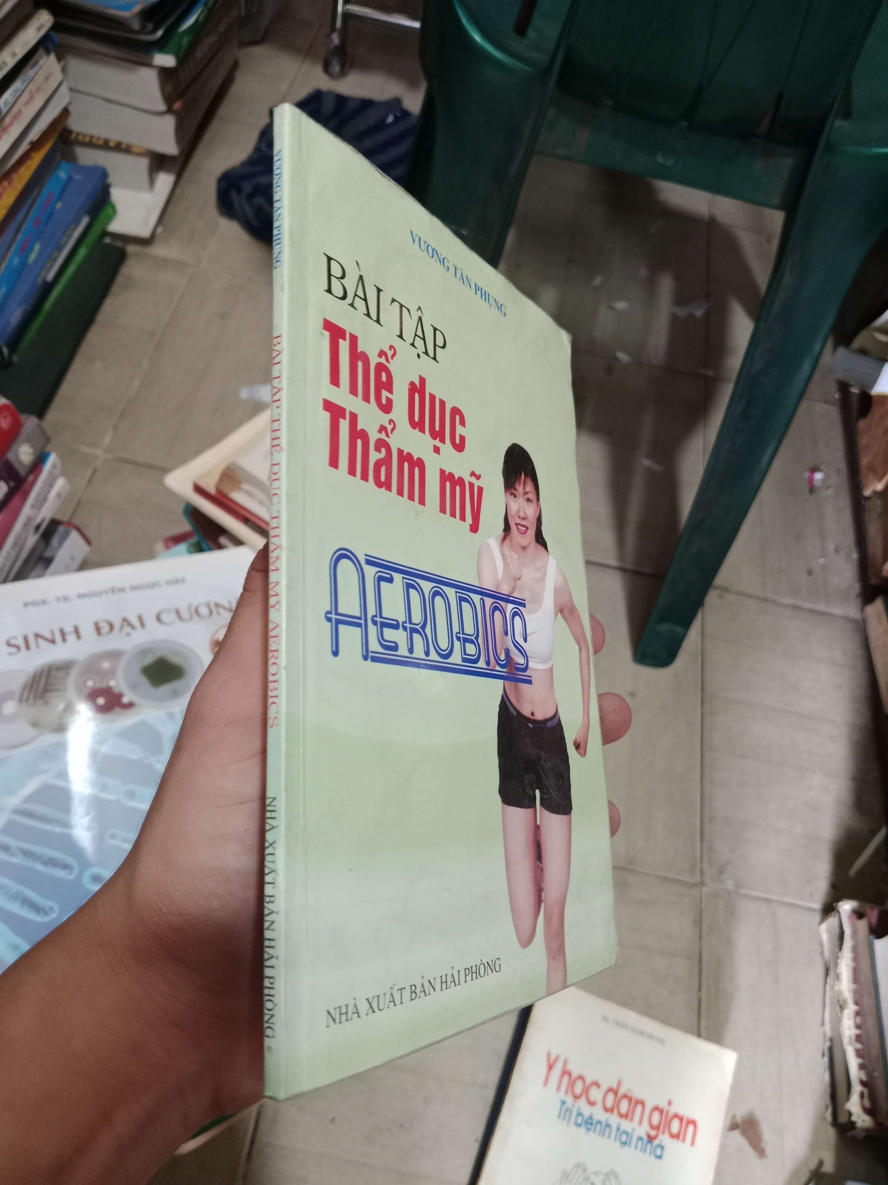 Bài tập thể dục thẩm mỹ Aerobics - Vương Tấn Phụng 2007 Mới 80% (Sách Y học - Sức khỏe - Thể thao) OKB-K4T2