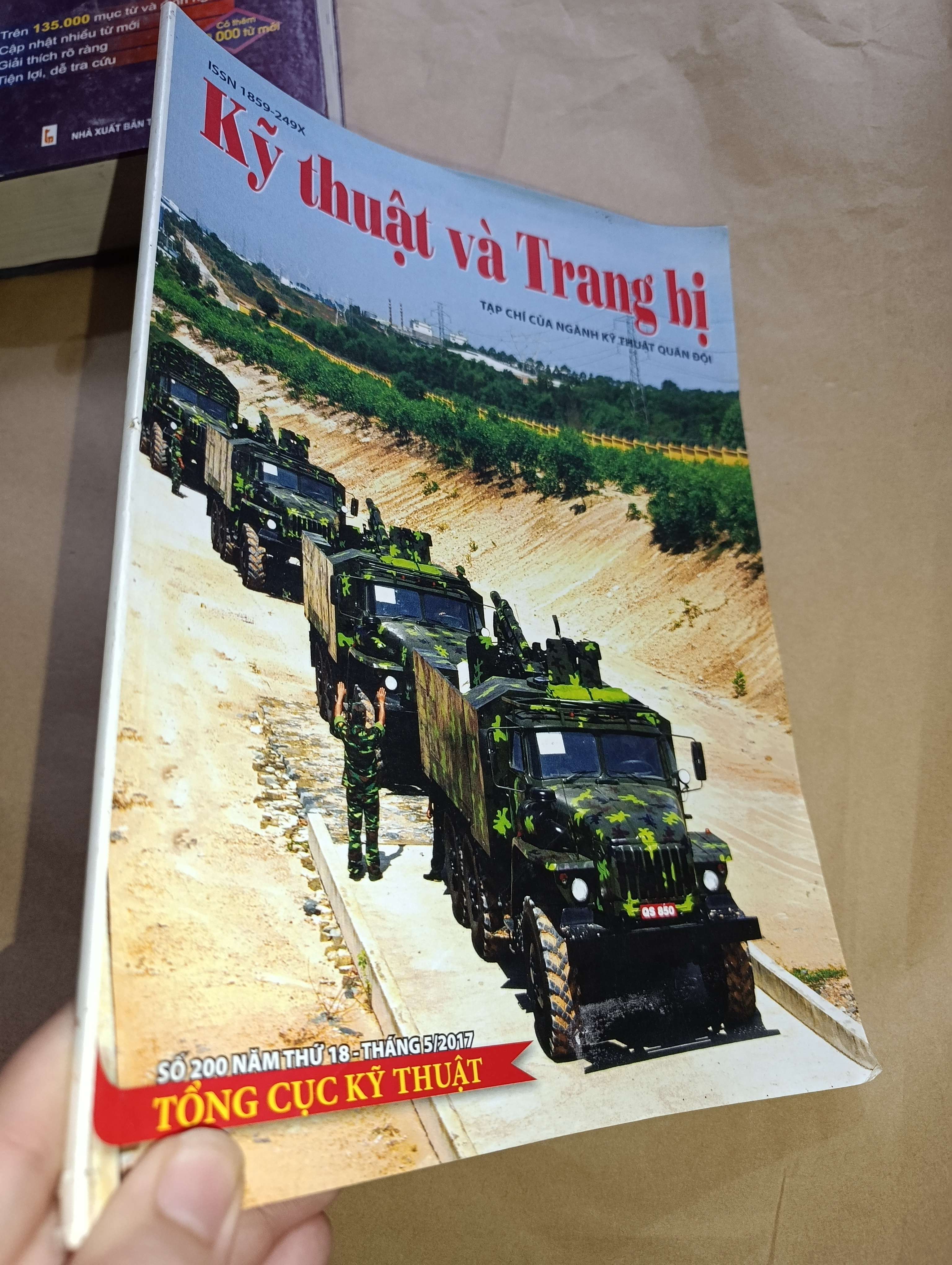 Kỹ thuật và trang bị-Tổng cục Kỹ thuật - Bộ Quốc phòng Việt Nam. 2017 Mới 80% (Sách giáo khoa - giáo trình) GZB