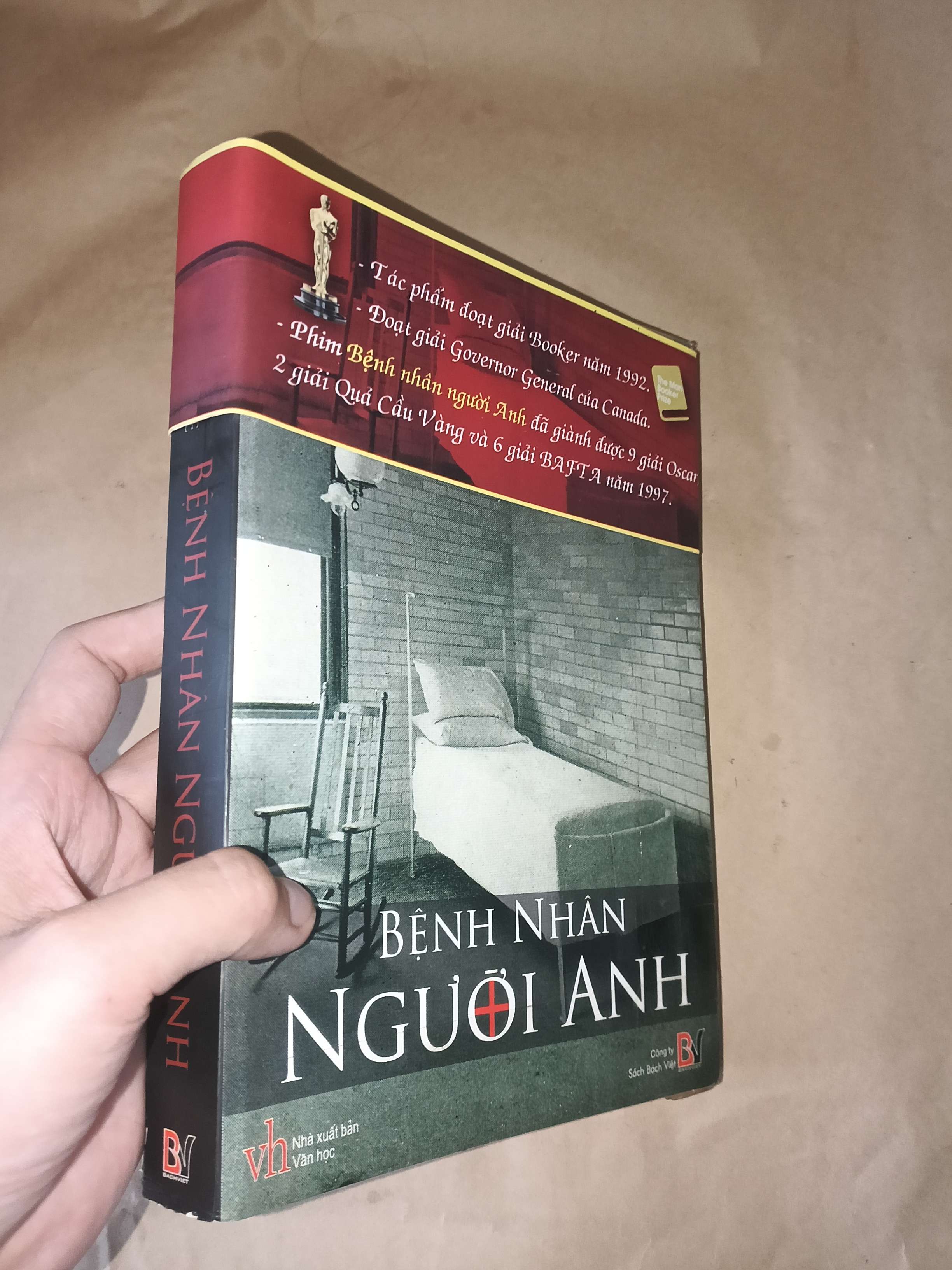 Bệnh nhân người Anh - Philip Michael Ondaatje 2010 mới 80% có ố nhẹ dán keo nhẹ bằng đầu trang có chụp trên ảnh (Tác phẩm kinh điển) GZB