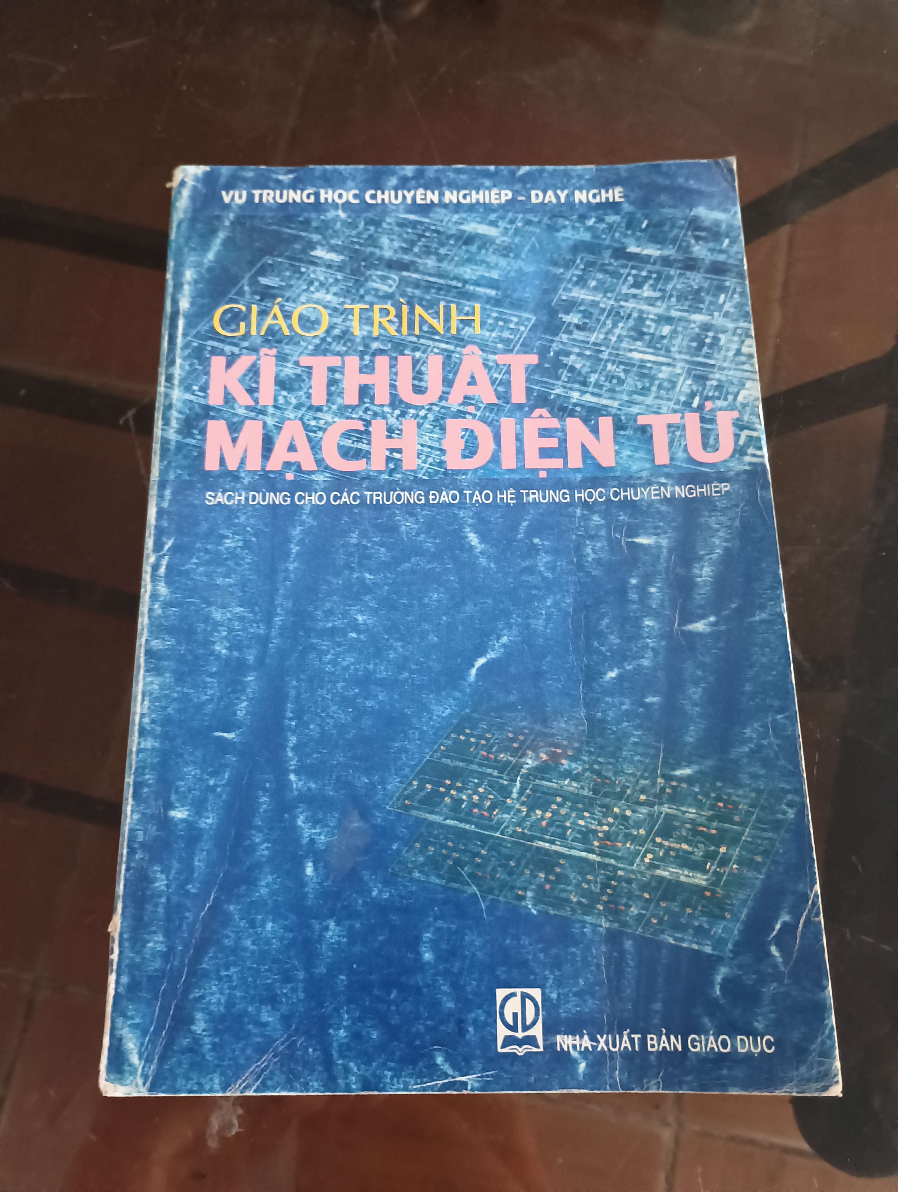 Giáo trình kĩ thuật mạch điện tử (Dùng cho các trường đào tạo hệ trung học chuyên nghiệp) 2005 (Sách giáo khoa - giáo trình) VAVO
