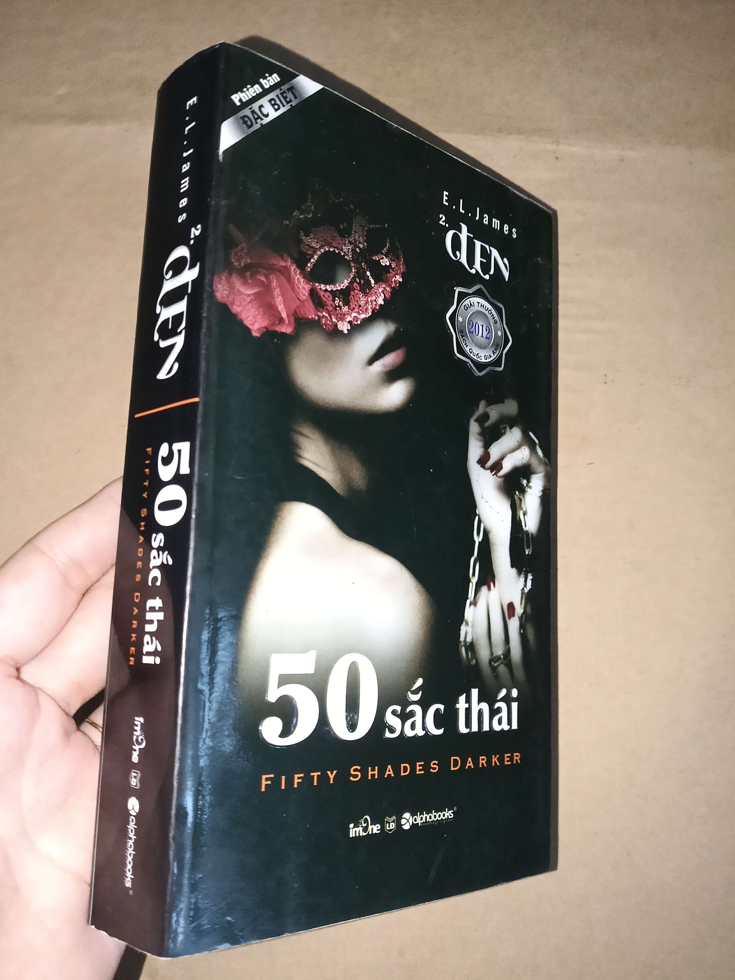 50 sắc thái Đen - E.L. James 2013 mới 80% (Sách văn học) GZB