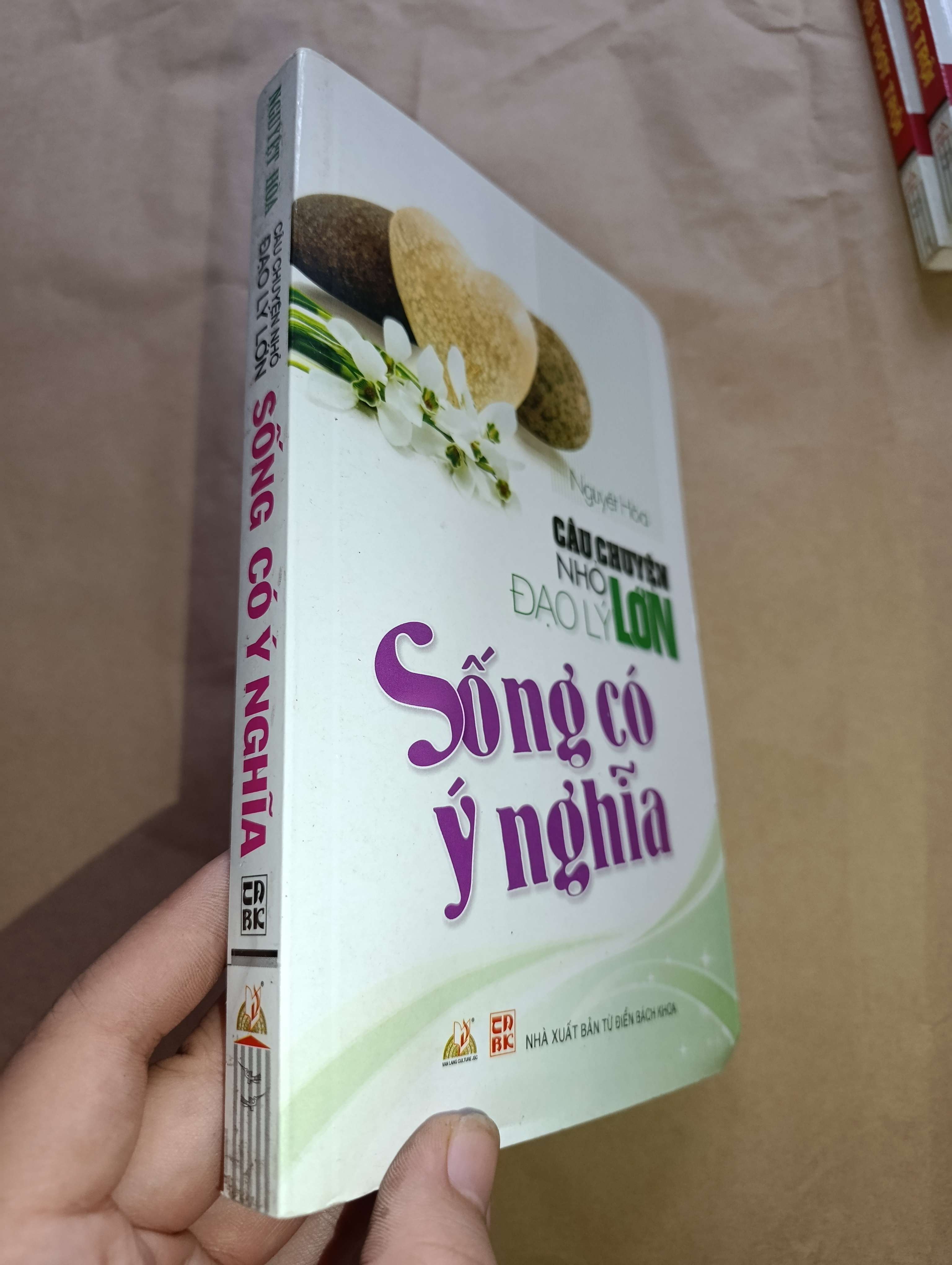 Sống có ý nghĩa 2012 Mới 80%. bị ố vàng (Kỹ năng sống) GZB