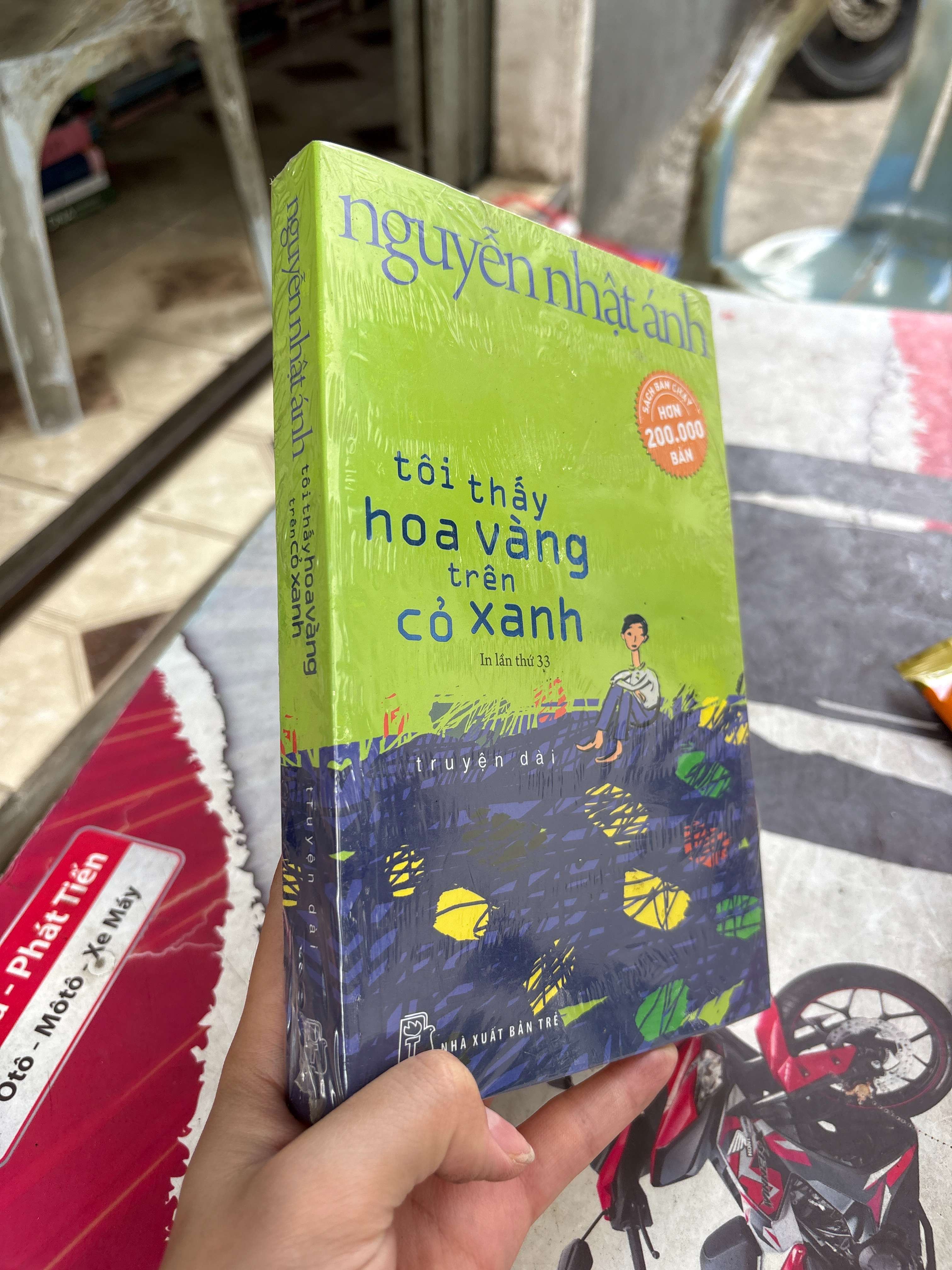 Tôi thấy hoa vàng trên cỏ xanh - Nguyễn Nhật Ánh mới 90% còn seal (Sách văn học) BGB