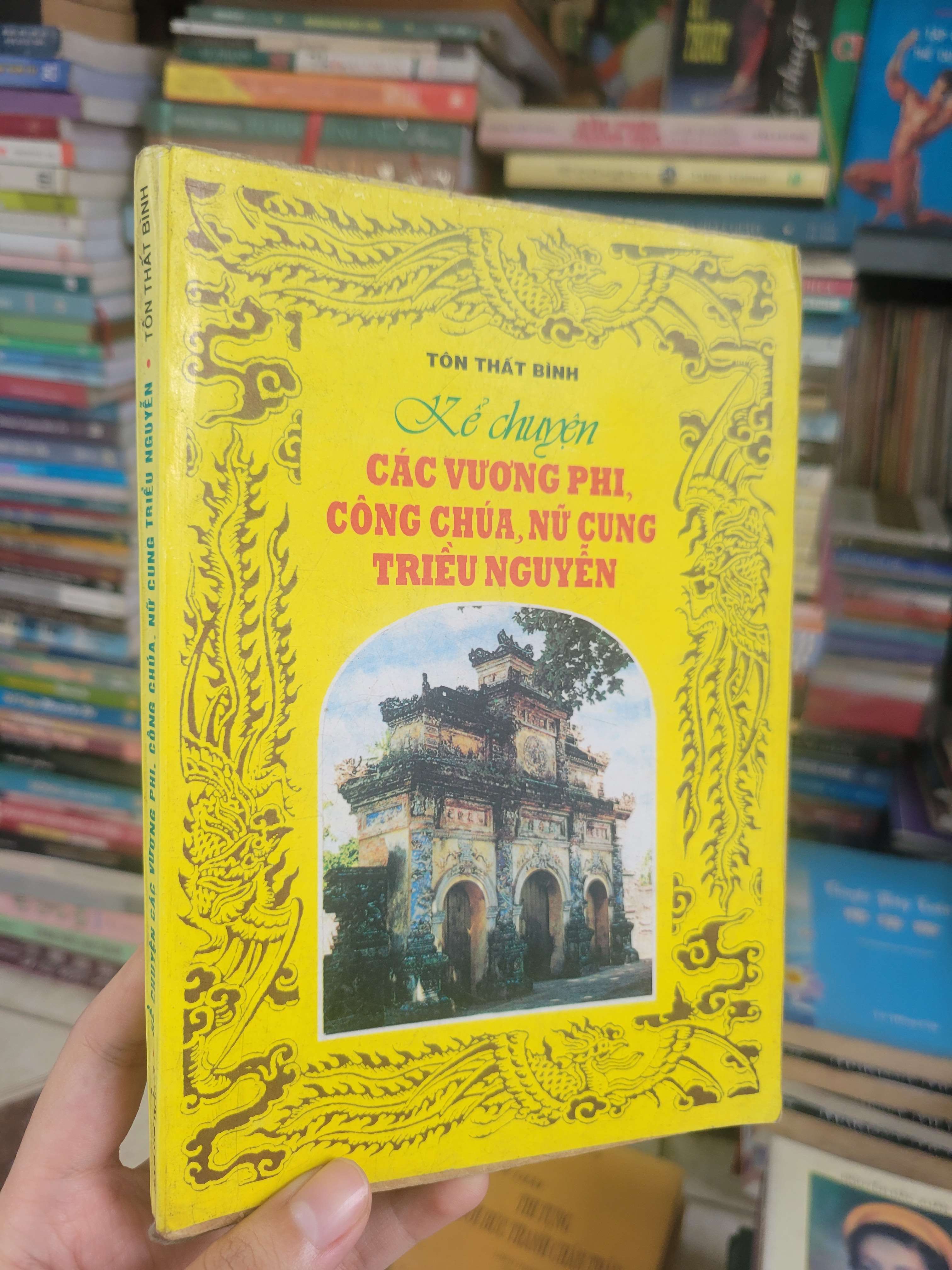 Kể chuyện các vương phi, công chúa, nữ cung, triều Nguyễn - Tôn Thất Bình 1996 mới 70% có chữ (Sách lịch sử - triết học) BGB