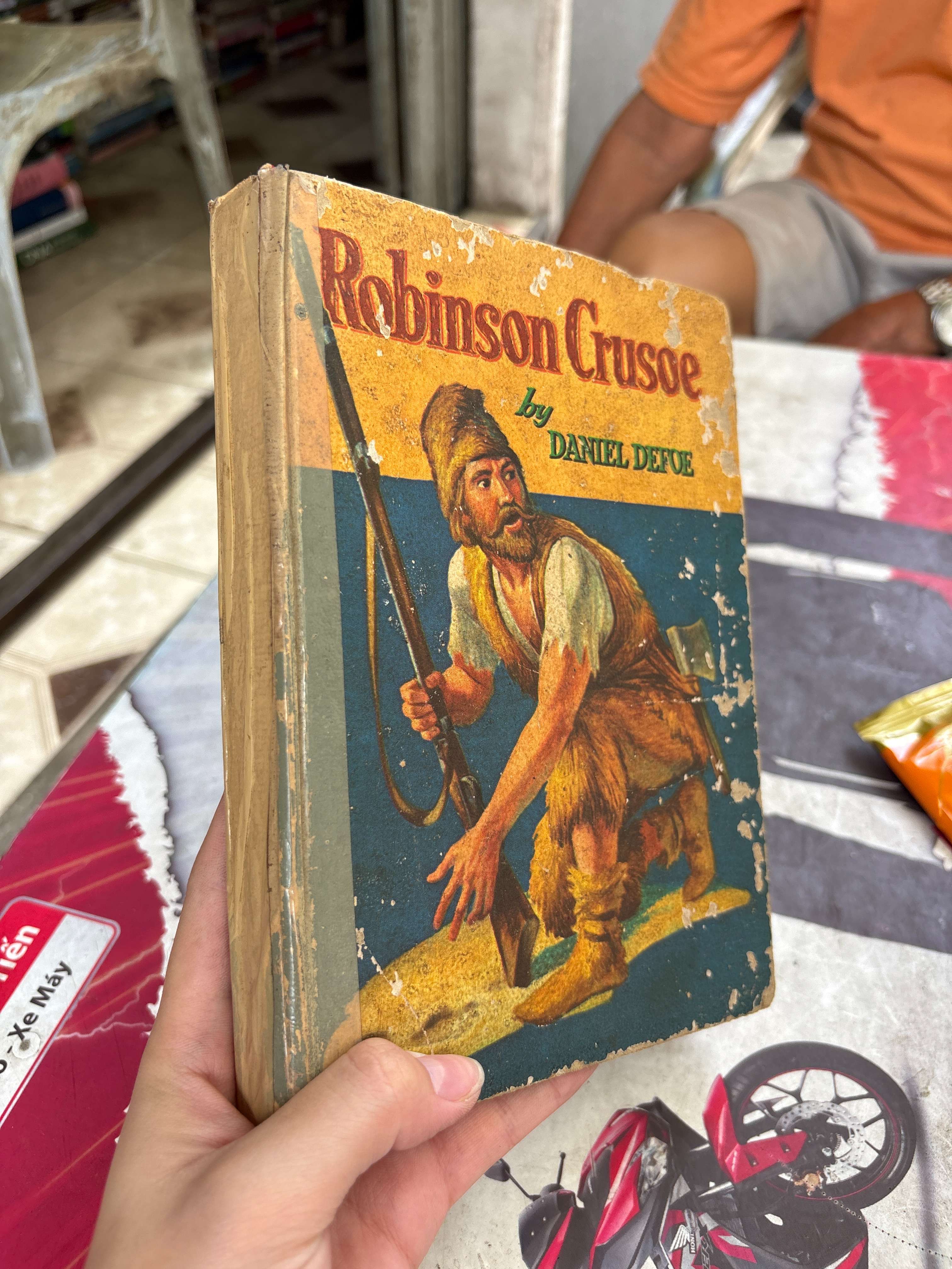 Robinson Crusoe - Daniel Defoe mới 70% tróc gáy, tróc bìa (Sách ngoại) BGB