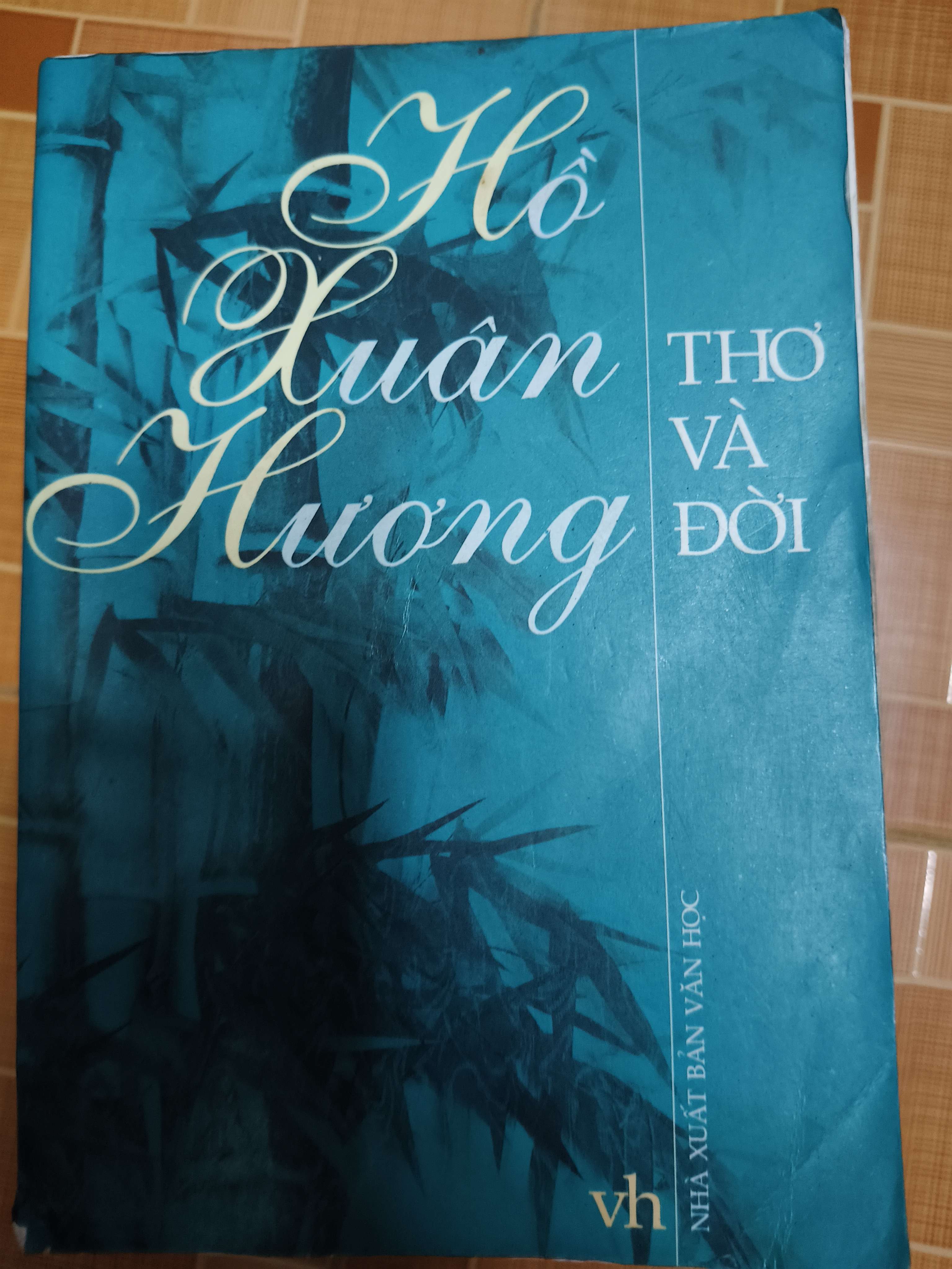 Hồ Xuân Hương thơ và đời (Sách văn học) ANTQ