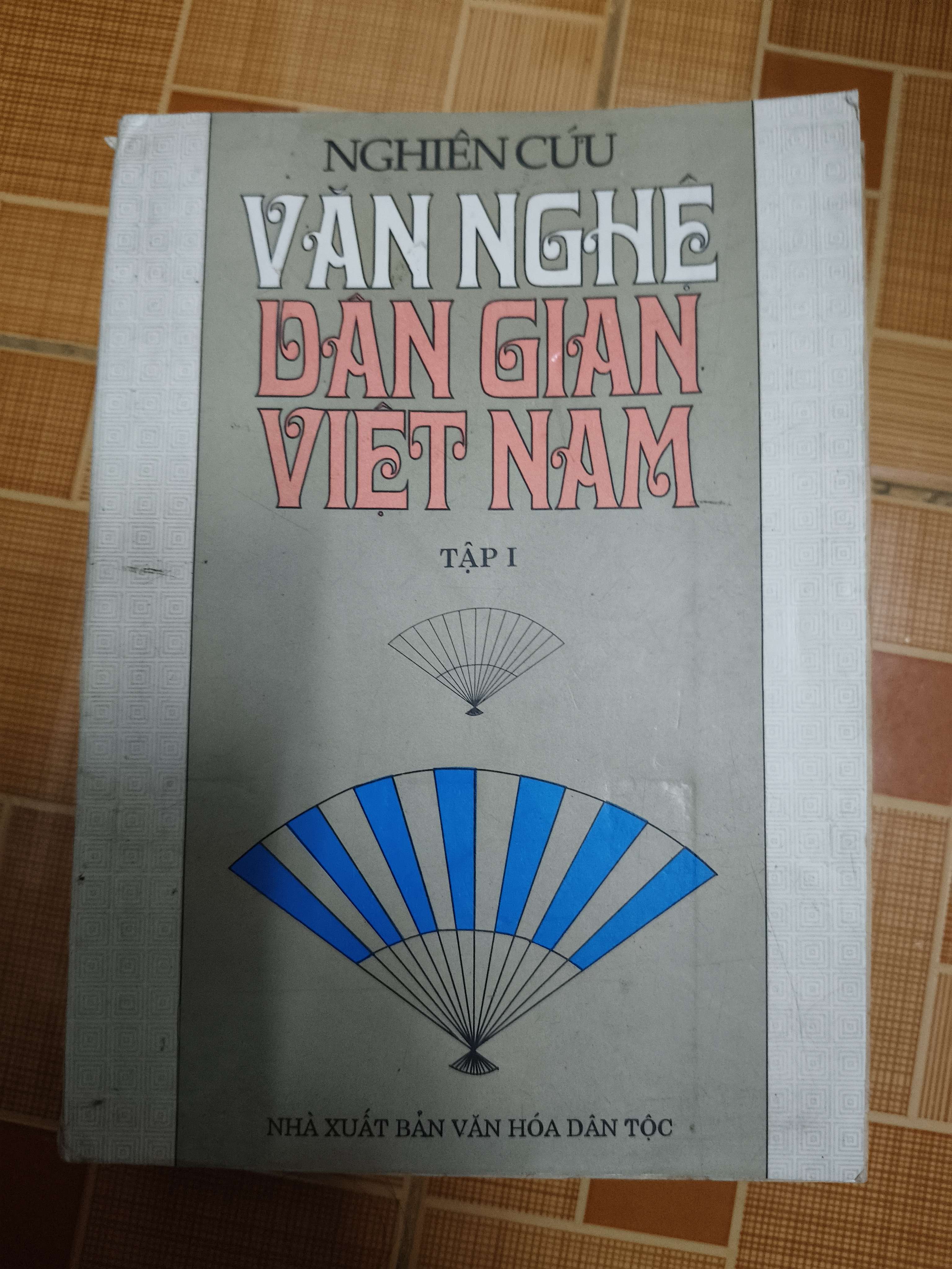 Nghiên cứu văn nghệ dân gian Việt Nam 1 (Văn học Việt Nam) ANTQ