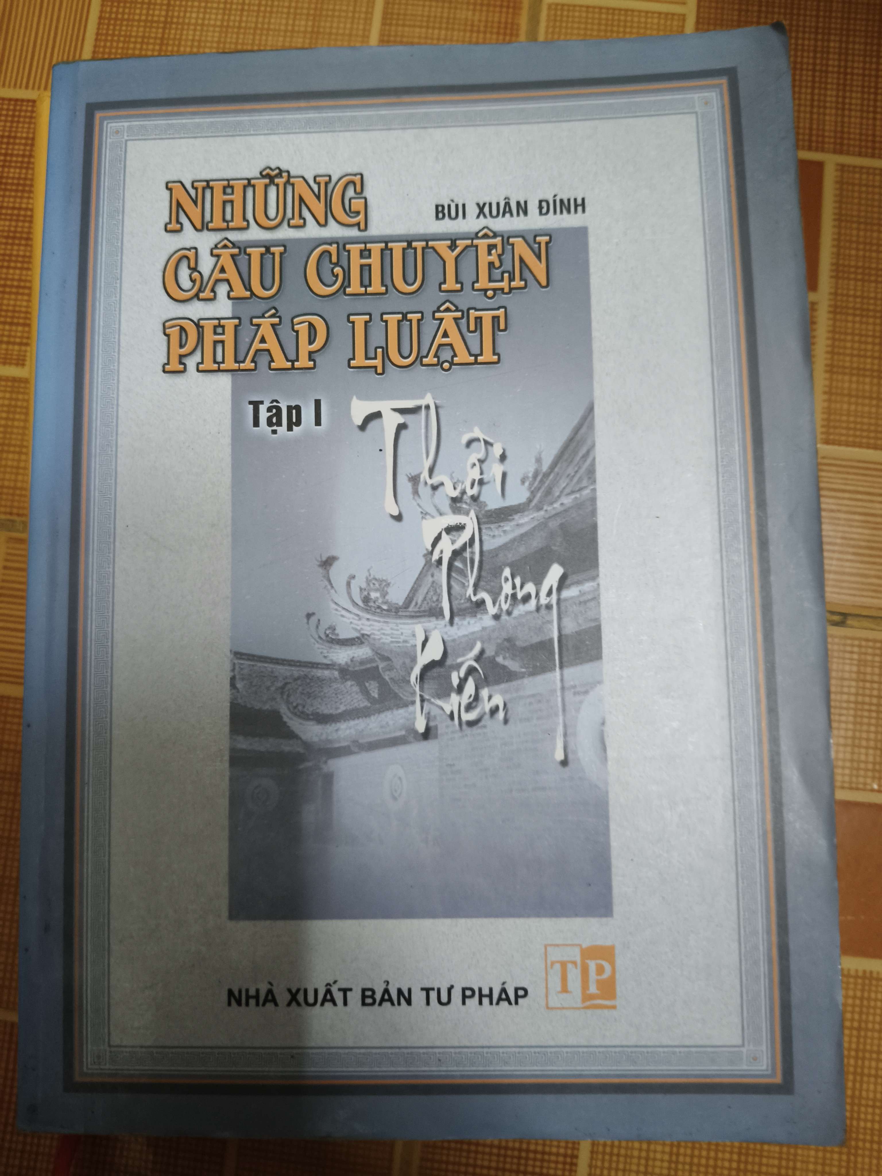 Những câu chuyện pháp luật thời phong kiến 1 (Lịch sử Việt Nam) ANTQ