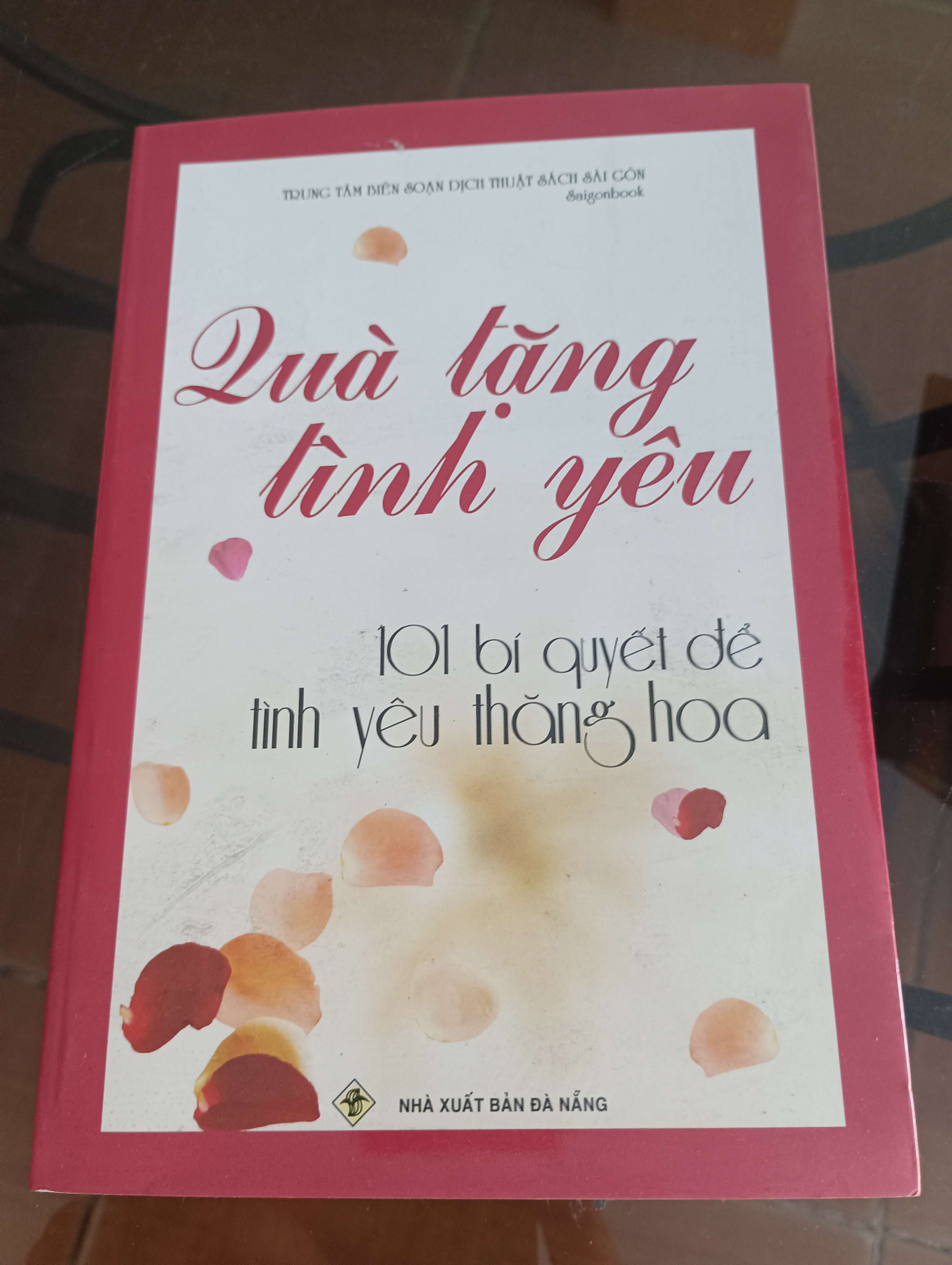 Quà Tặng Tình Yêu: 101 Bí Quyết Để Tình Yêu Thăng Hoa 2011 (Sách tâm lý học - giới tính) VAVO