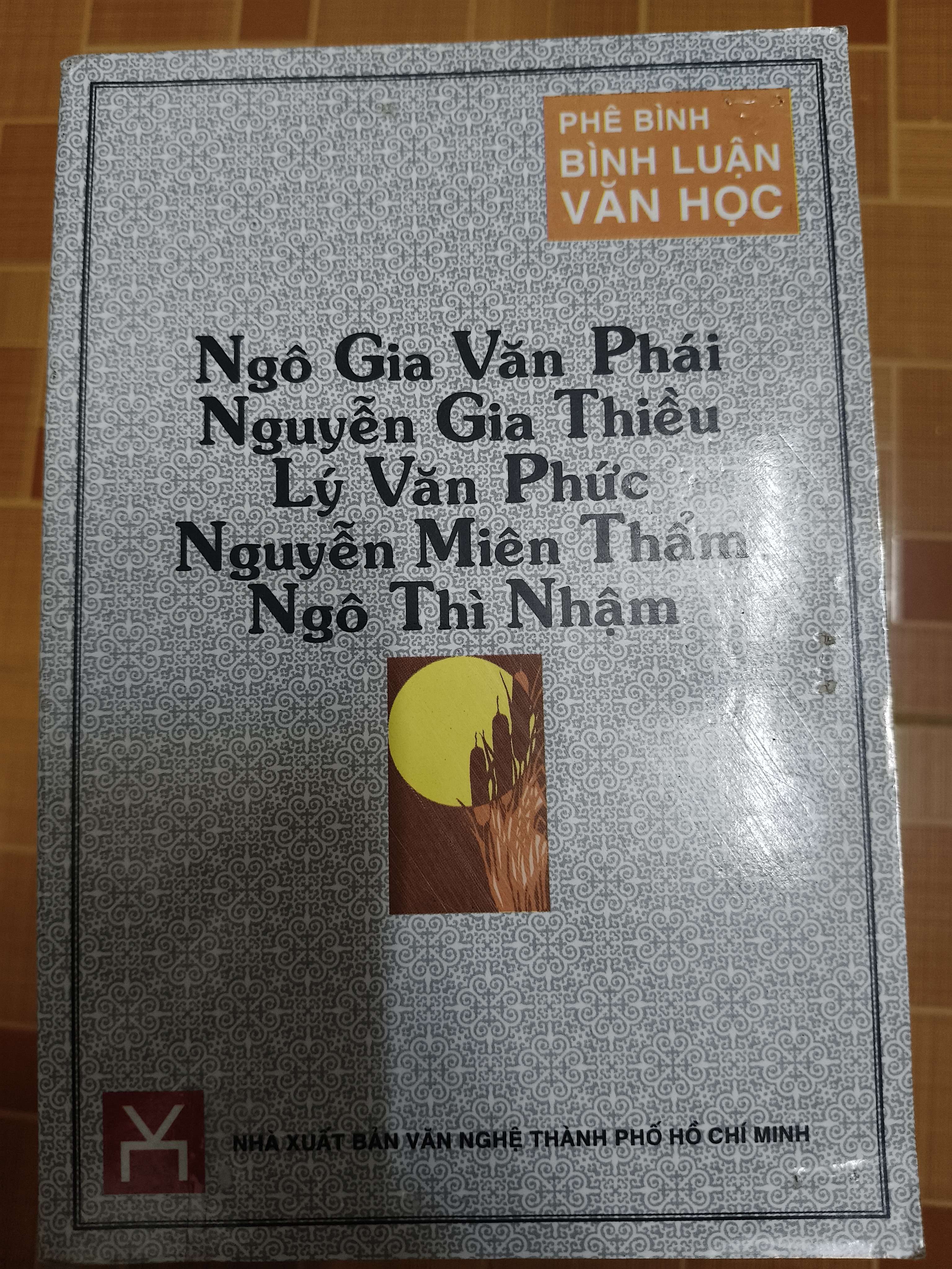 Phê bình bình luận văn học Ngô Gia Văn Phái Nguyễn Gia Thiều Lý Văn Phức Nguyễn Miên Thẩm Ngô Thì Nhậm (Sách văn học) ANTQ