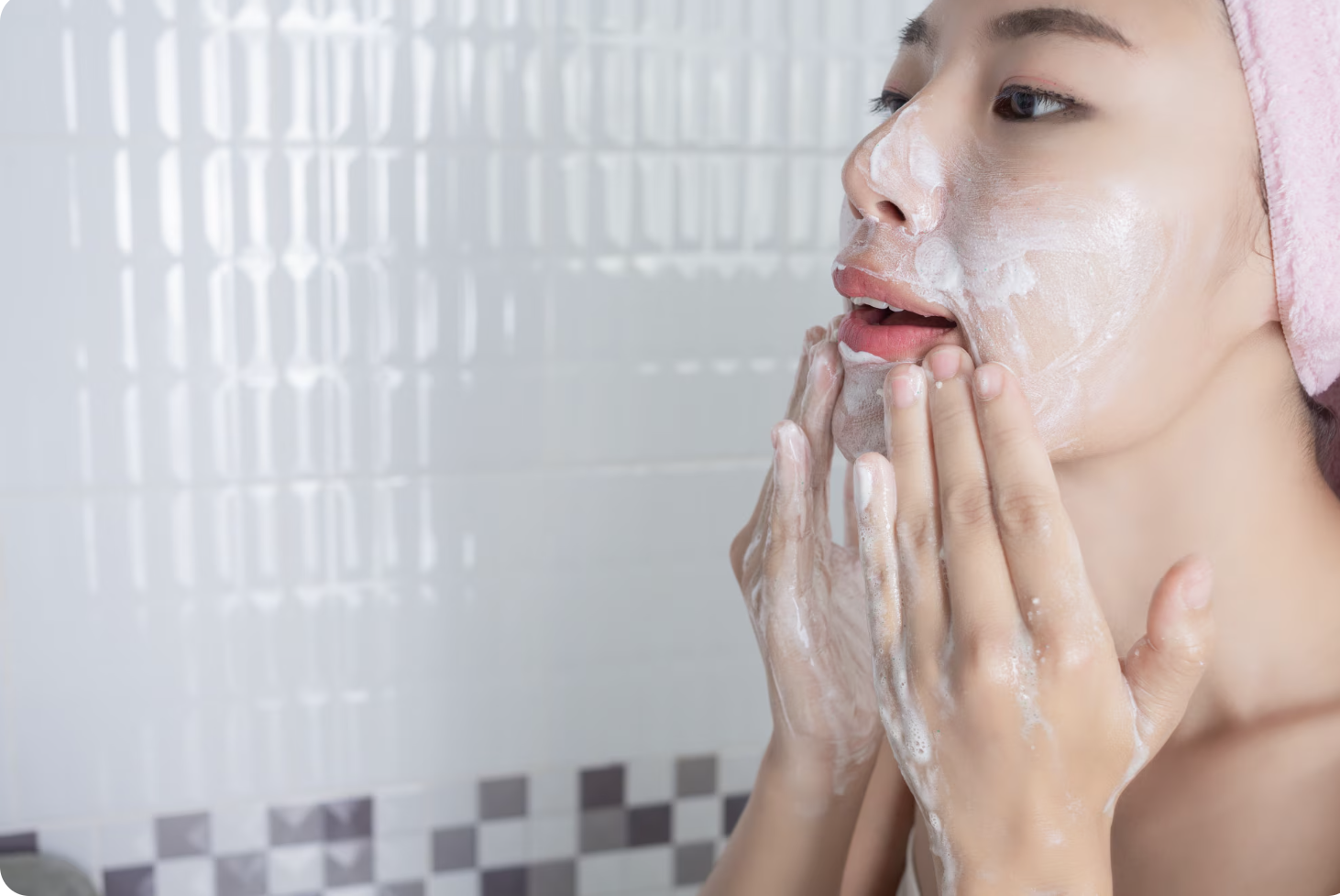 Bi-Quyet-Chon-Sua-Rua-Mat-Cho-Da-Mun-Tuoi-Day-Thi-Giup-Ngua-Mun-va-Kiem-Dau_Tiêu-chí-chọn-sữa-rửa-mặt-tuổi-dậy-thì.png