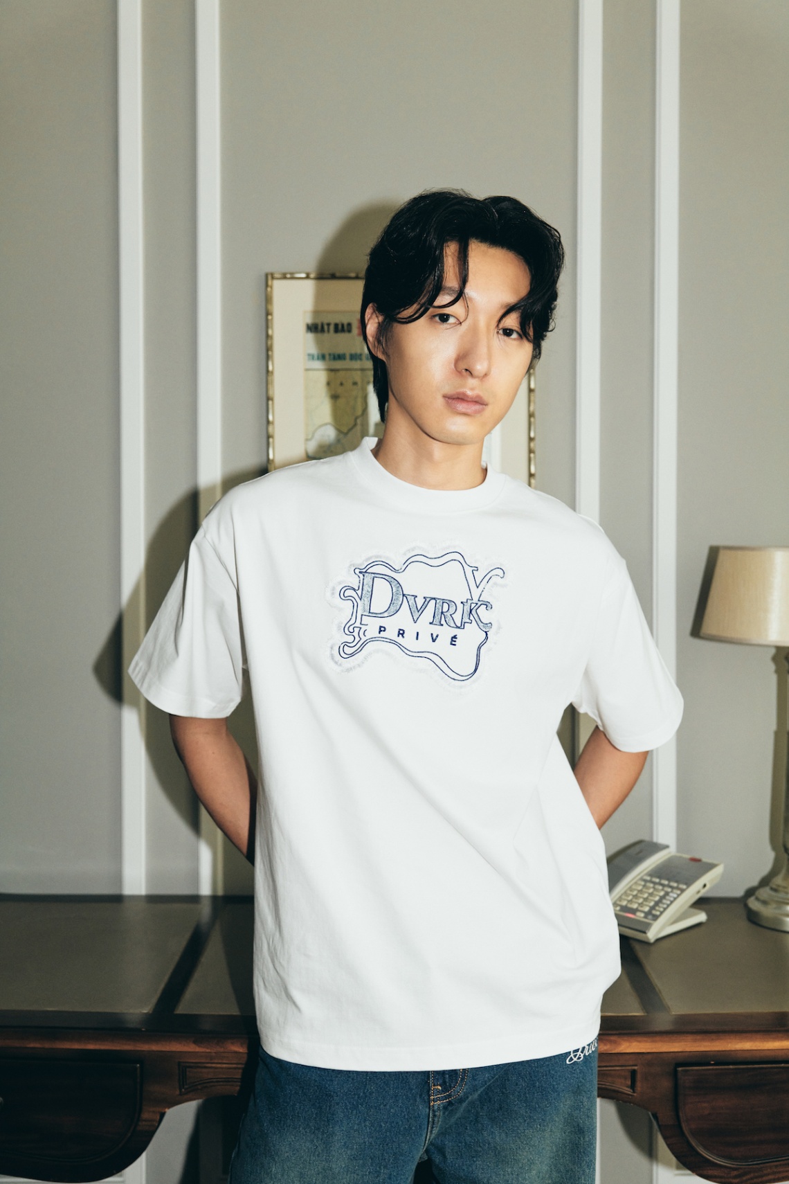 DVRK PRIVÉ EMBROIDERED BADGE LOGO TEE - WHITE