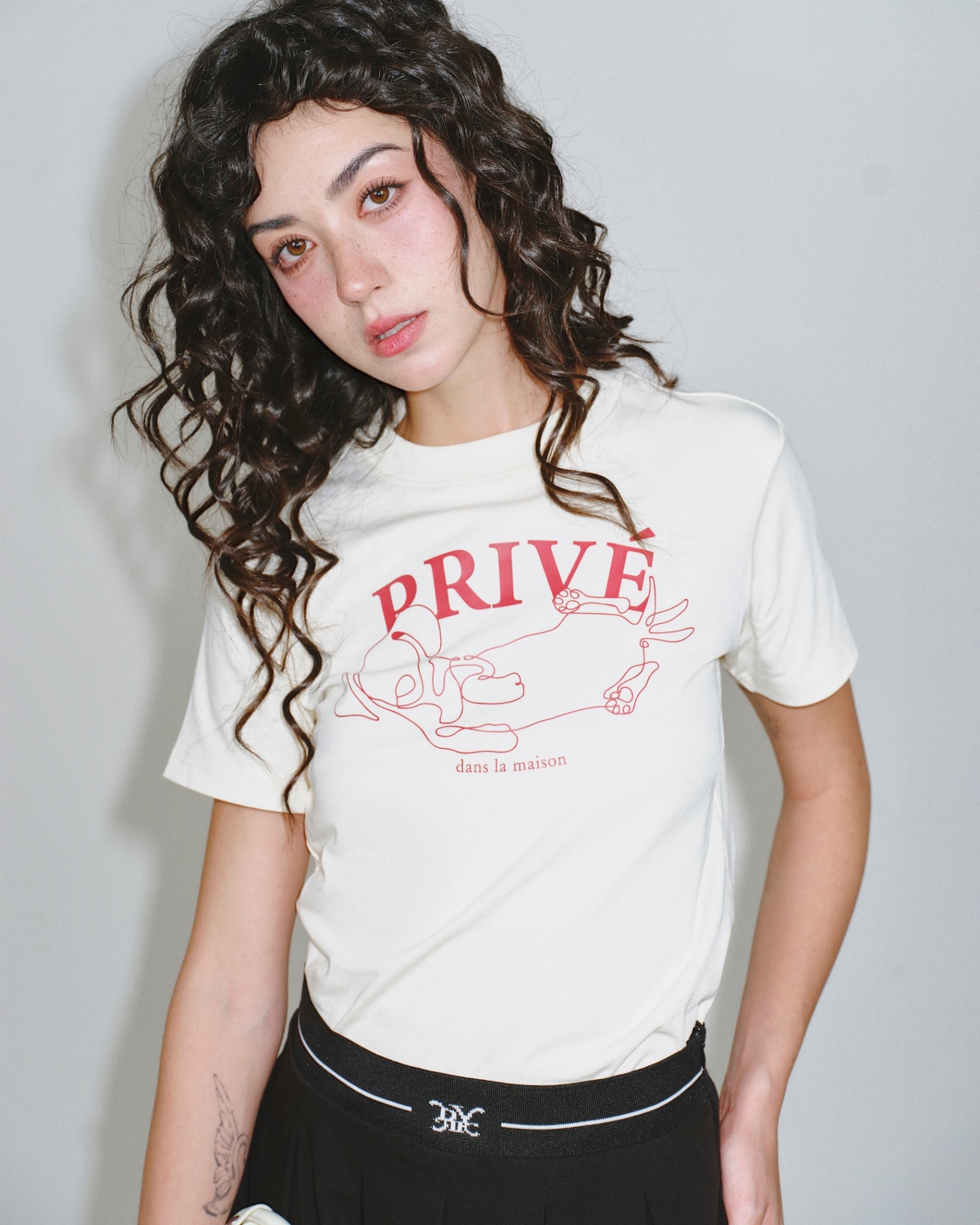DVRK PRIVÉ DACHSHUND BABY TEE - CREAM