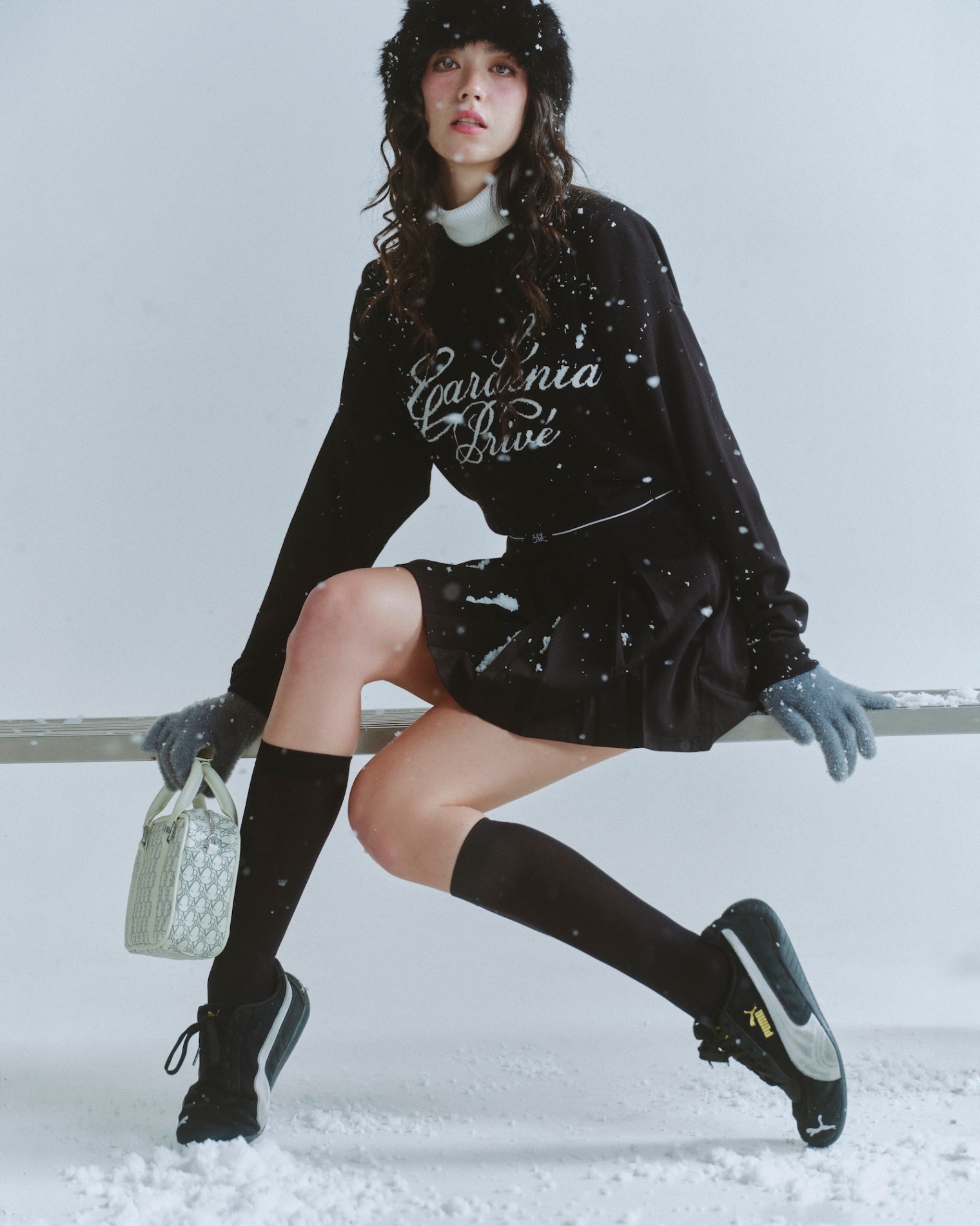 DVRK PRIVÉ GARDENIA LOGO SWEATER - BLACK 10