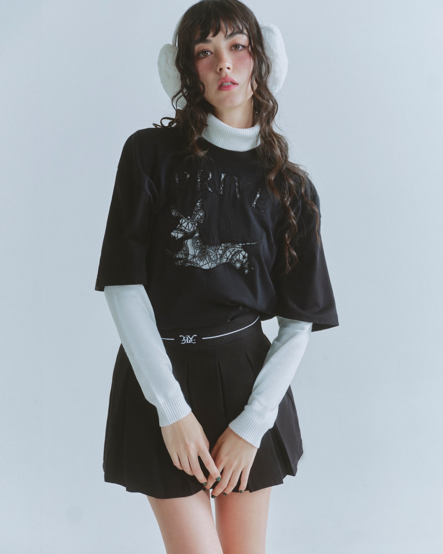 DVRK PRIVÉ LOGO WAISTBAND PLEATED MINI SKIRT - BLACK