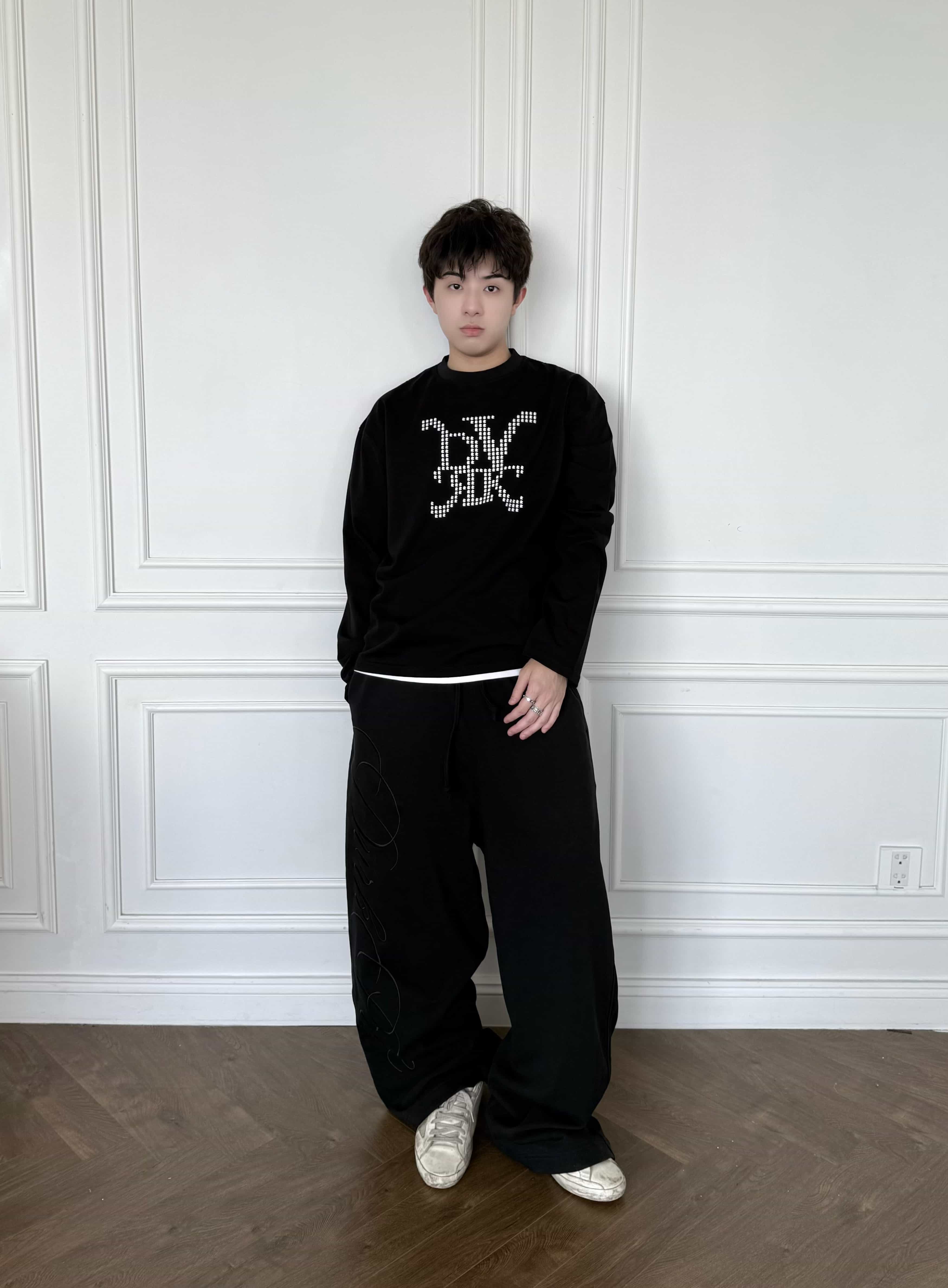 DVRK PRIVÉ KNIGHT DOT LONGSLEEVE - BLACK