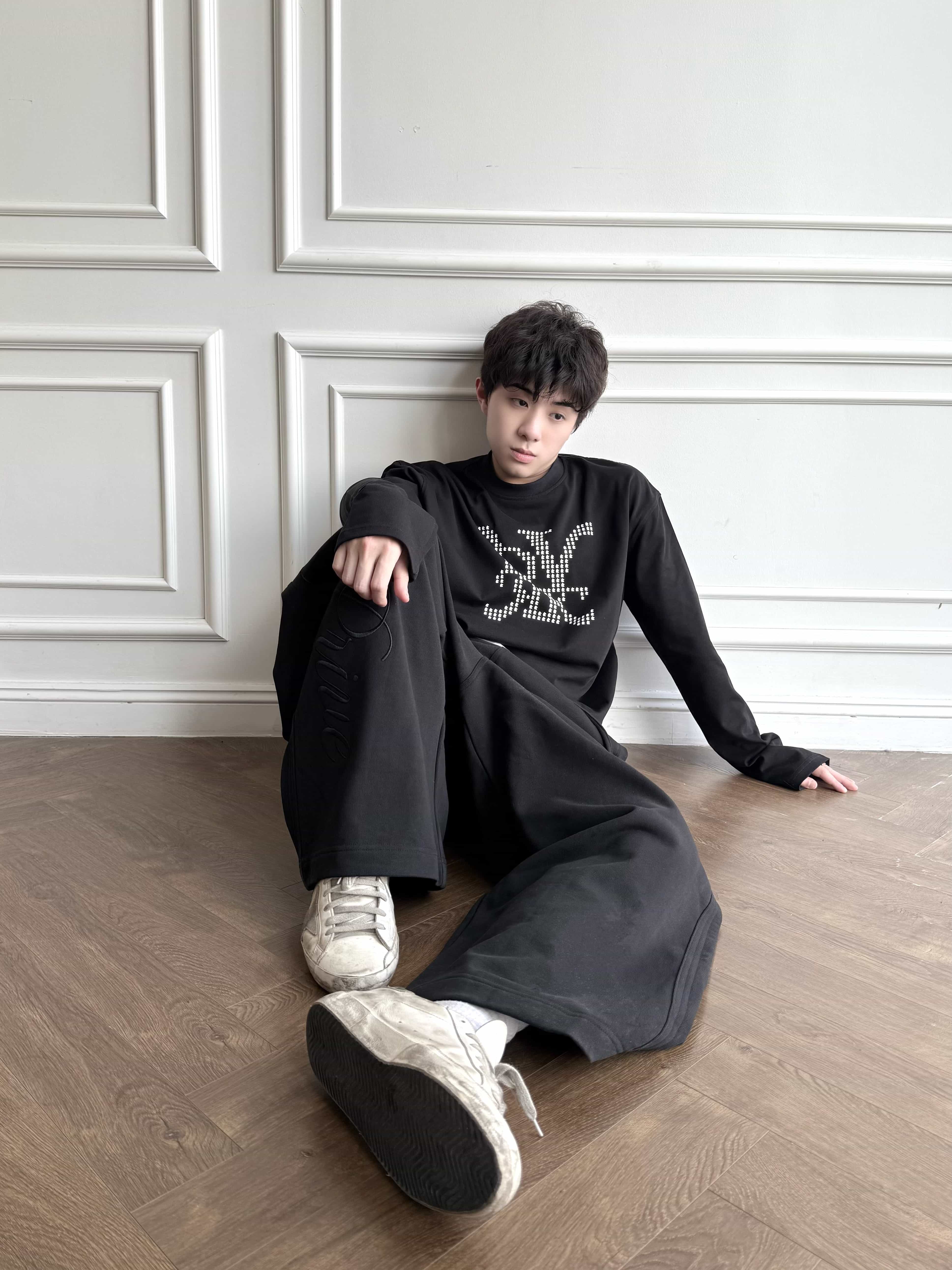 DVRK PRIVÉ KNIGHT DOT LONGSLEEVE - BLACK 12