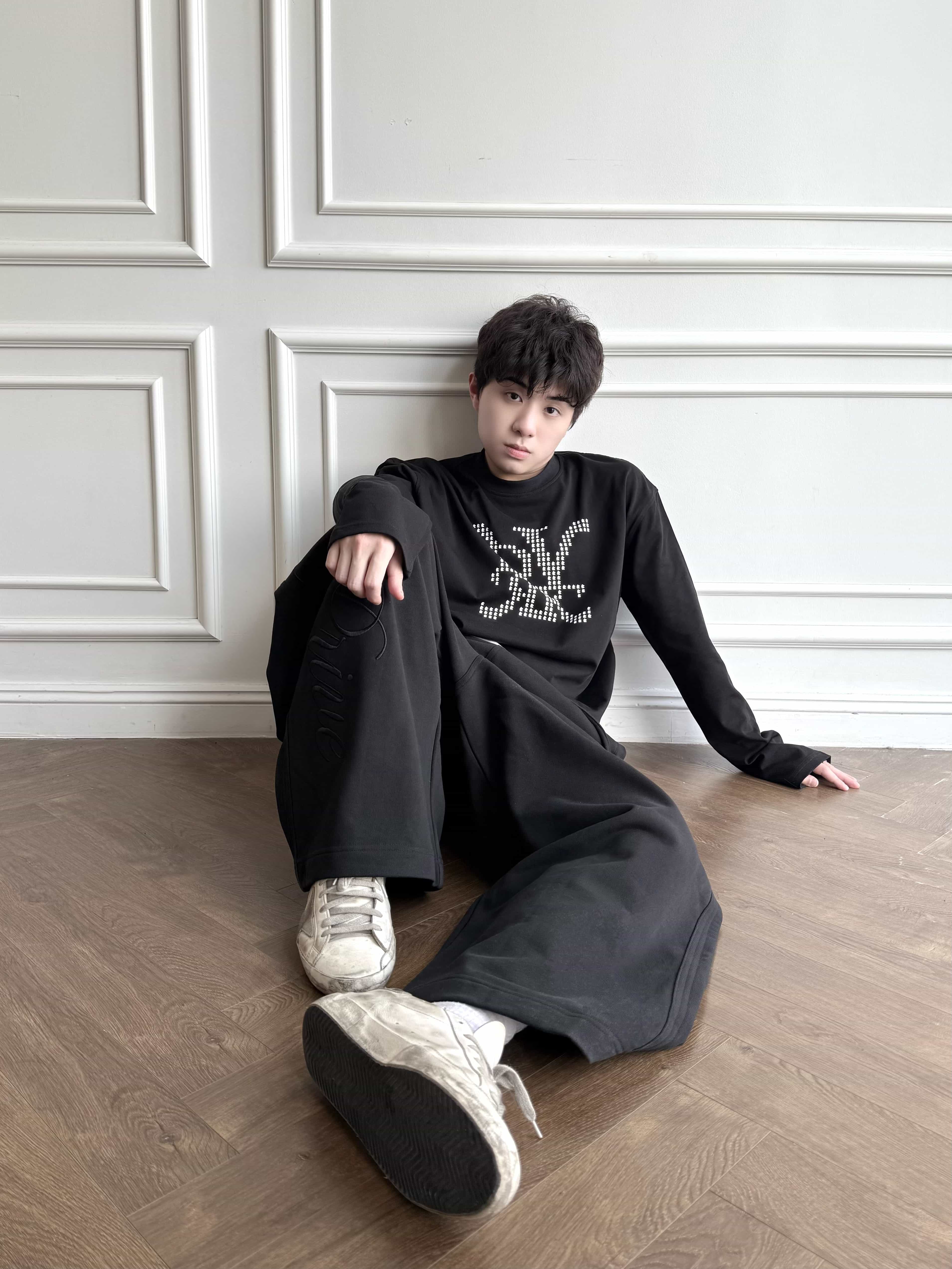 DVRK PRIVÉ KNIGHT DOT LONGSLEEVE - BLACK 11
