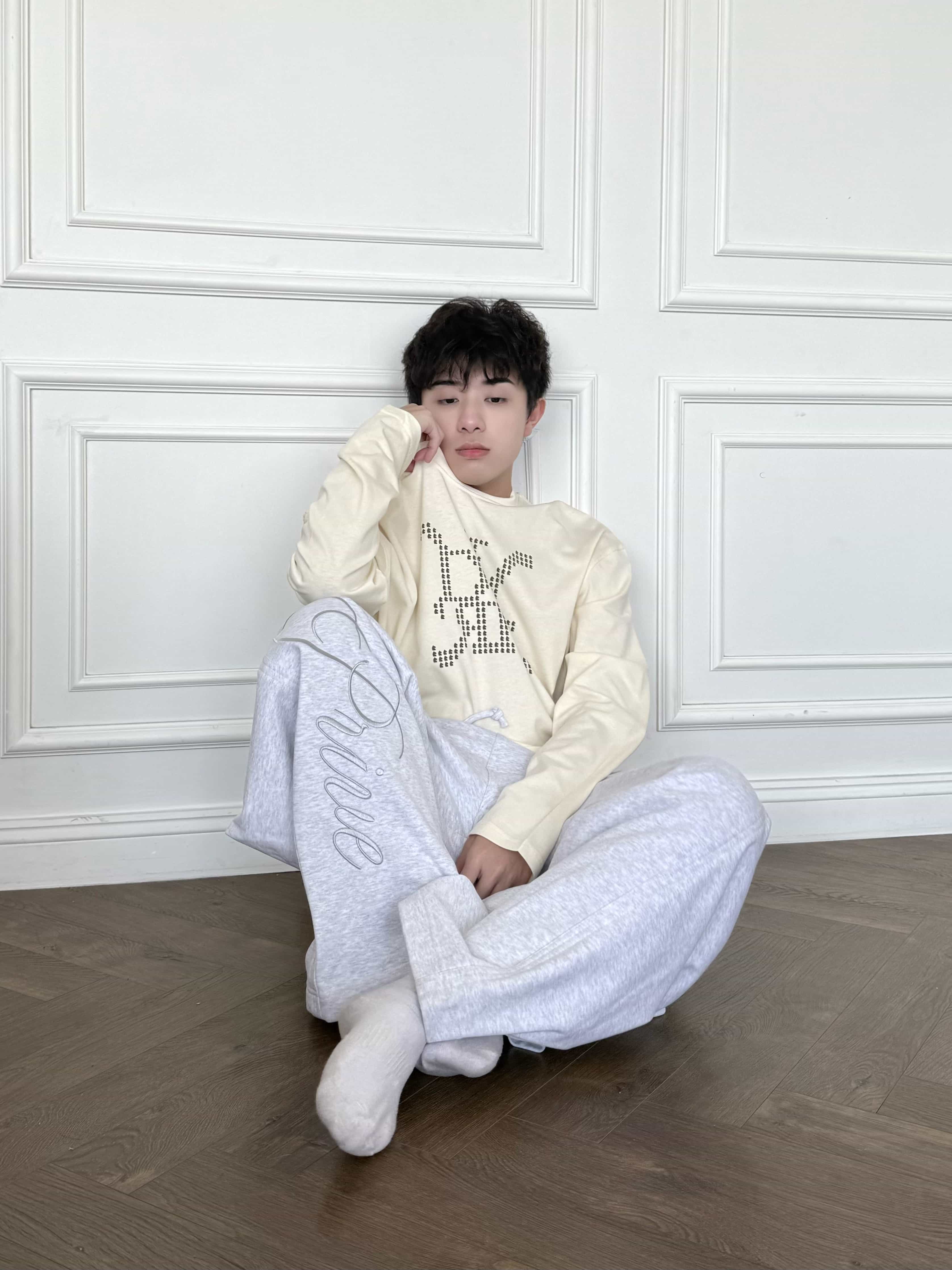 DVRK PRIVÉ KNIGHT DOT LONGSLEEVE - CREAM