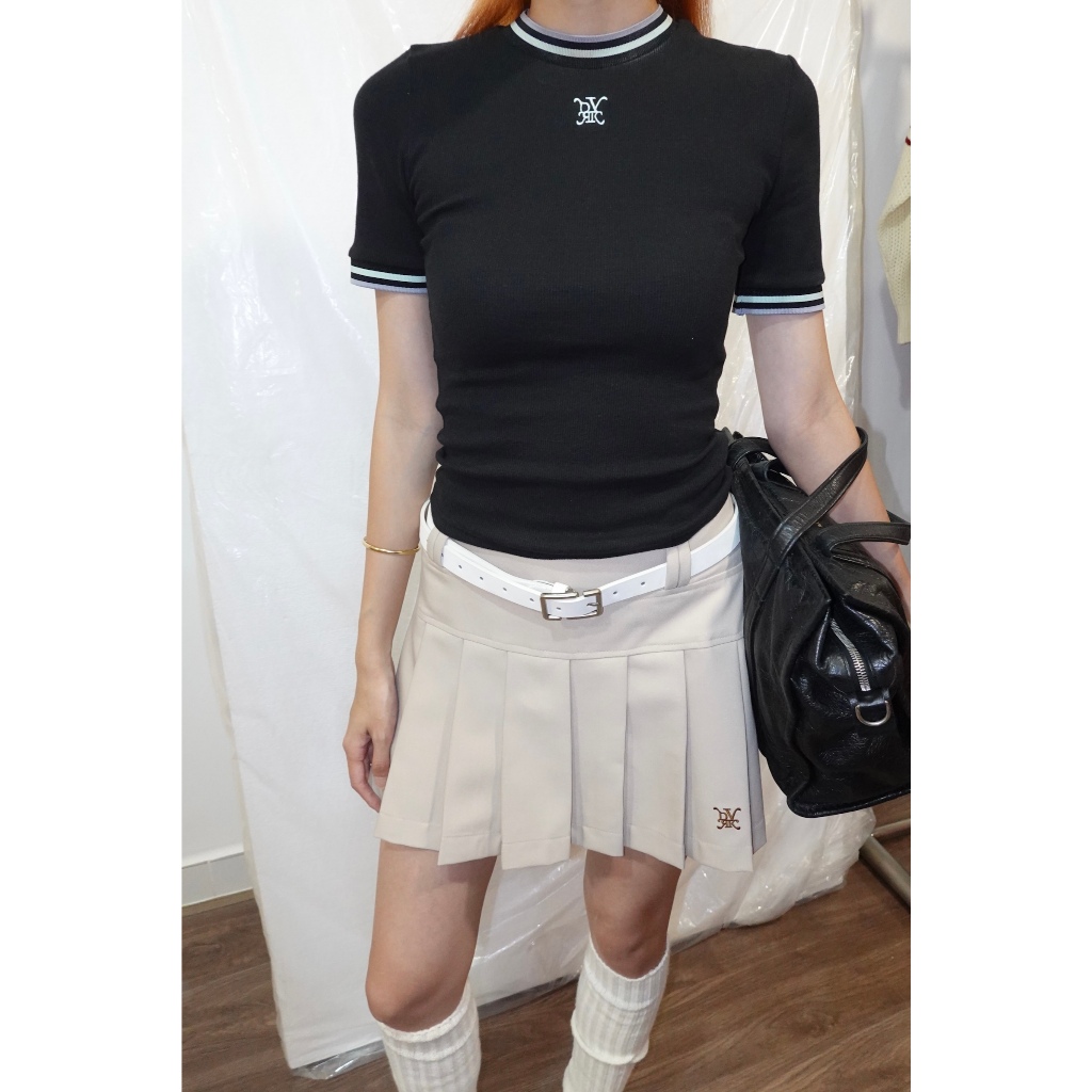 DVRK PRIVÉ LOGO STRIPE NECK TEE - BLACK