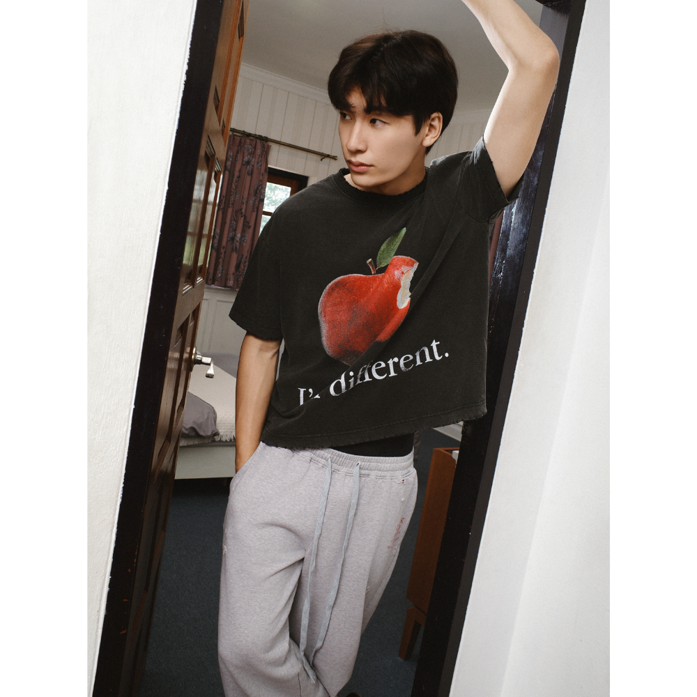 IM DIFFERENT T-SHIRT - BLACK